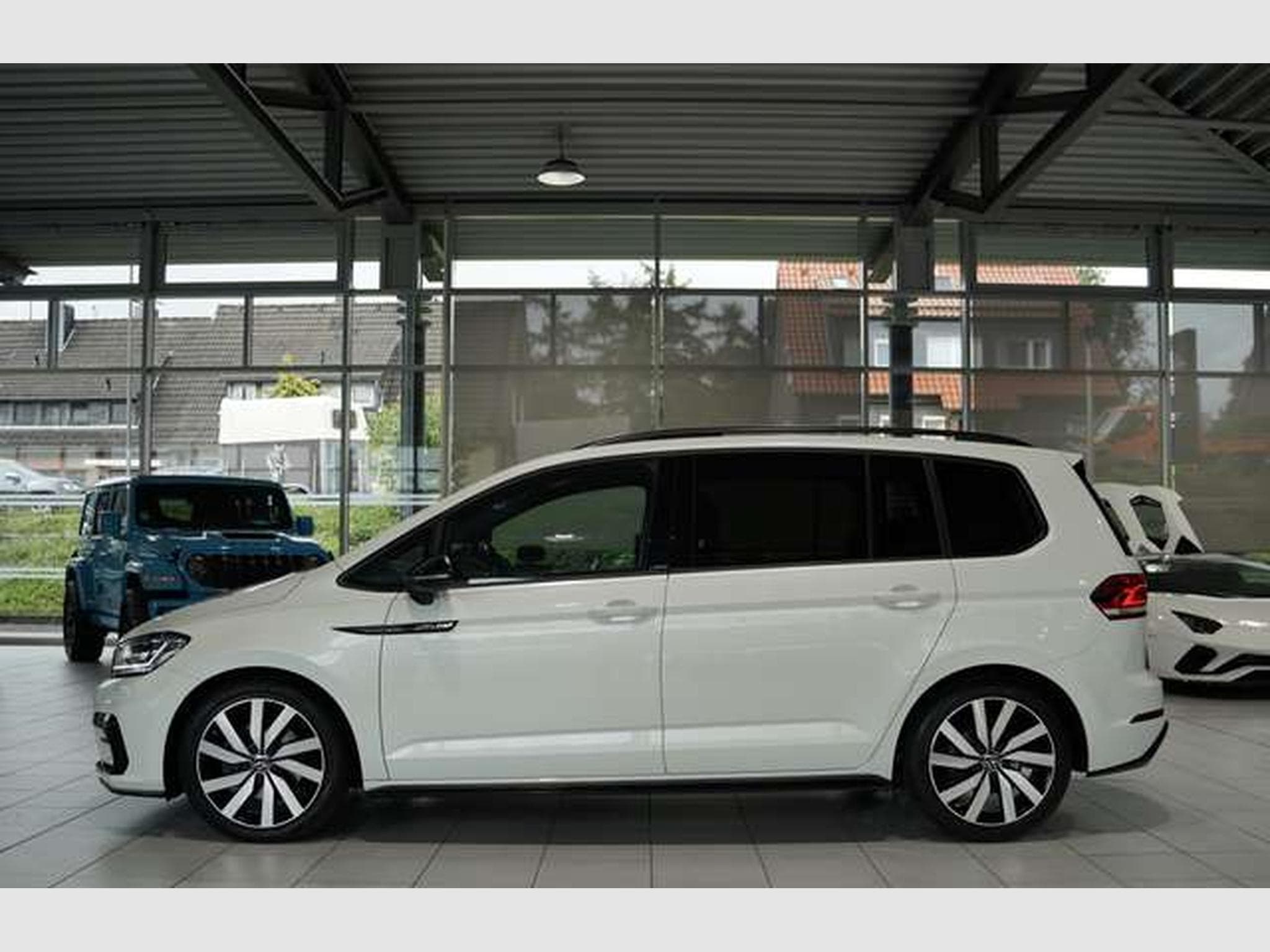 VW Touran R Line *ACC *Pano *Standhzg *AHK *Kamera (2021) - Photo 11