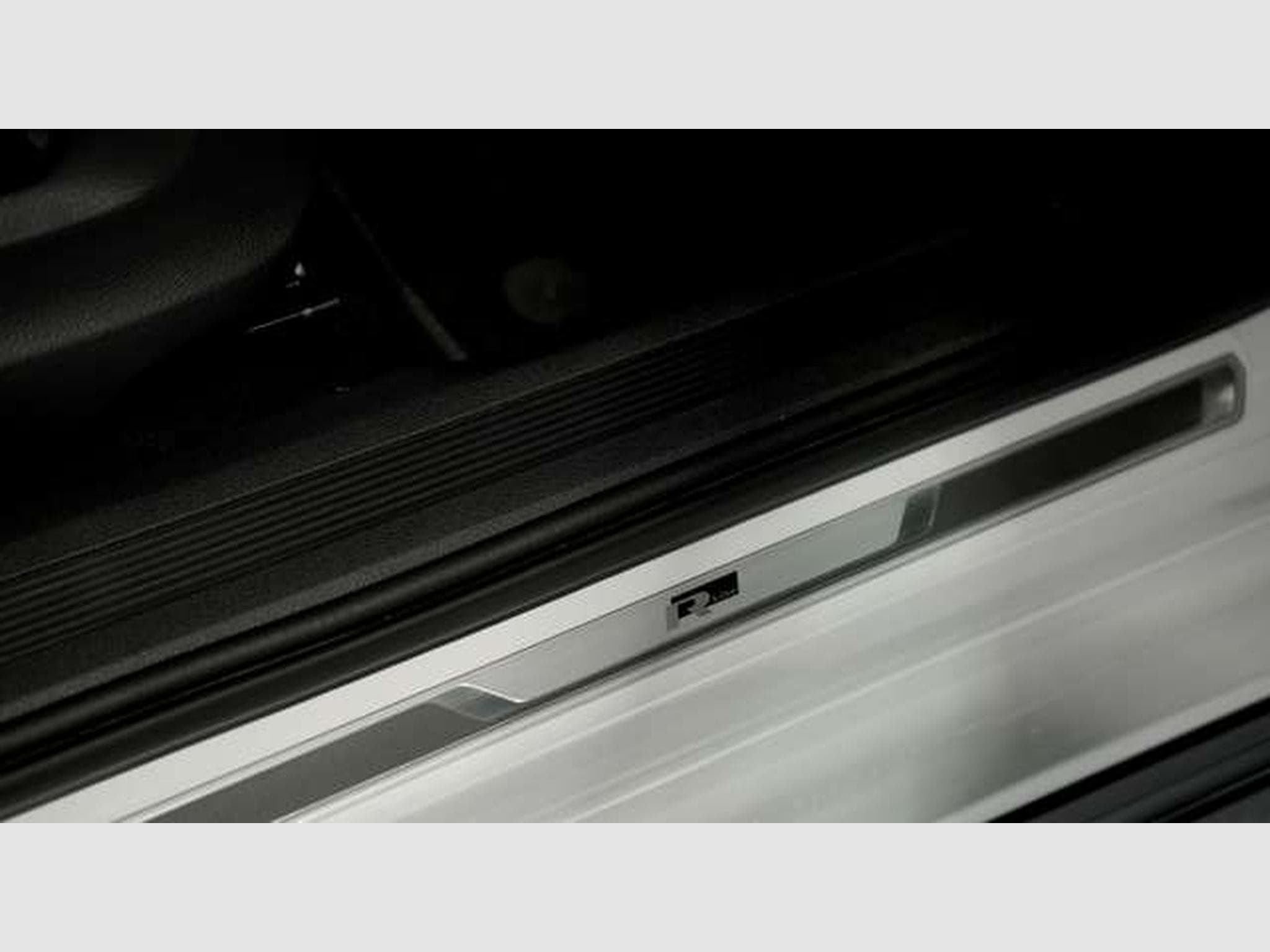 VW Touran R Line *ACC *Pano *Standhzg *AHK *Kamera (2021) - Photo 17
