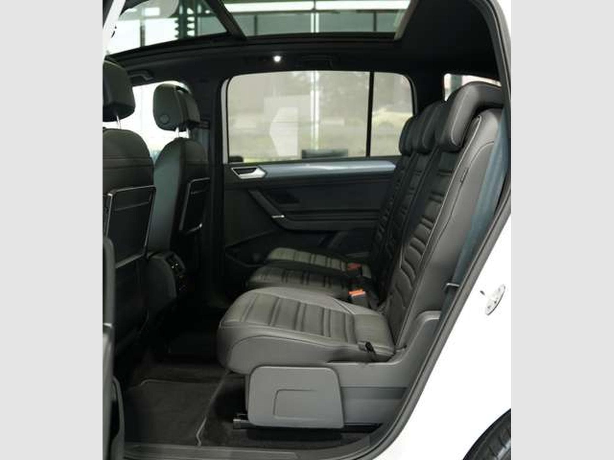 VW Touran R Line *ACC *Pano *Standhzg *AHK *Kamera (2021) - Photo 23
