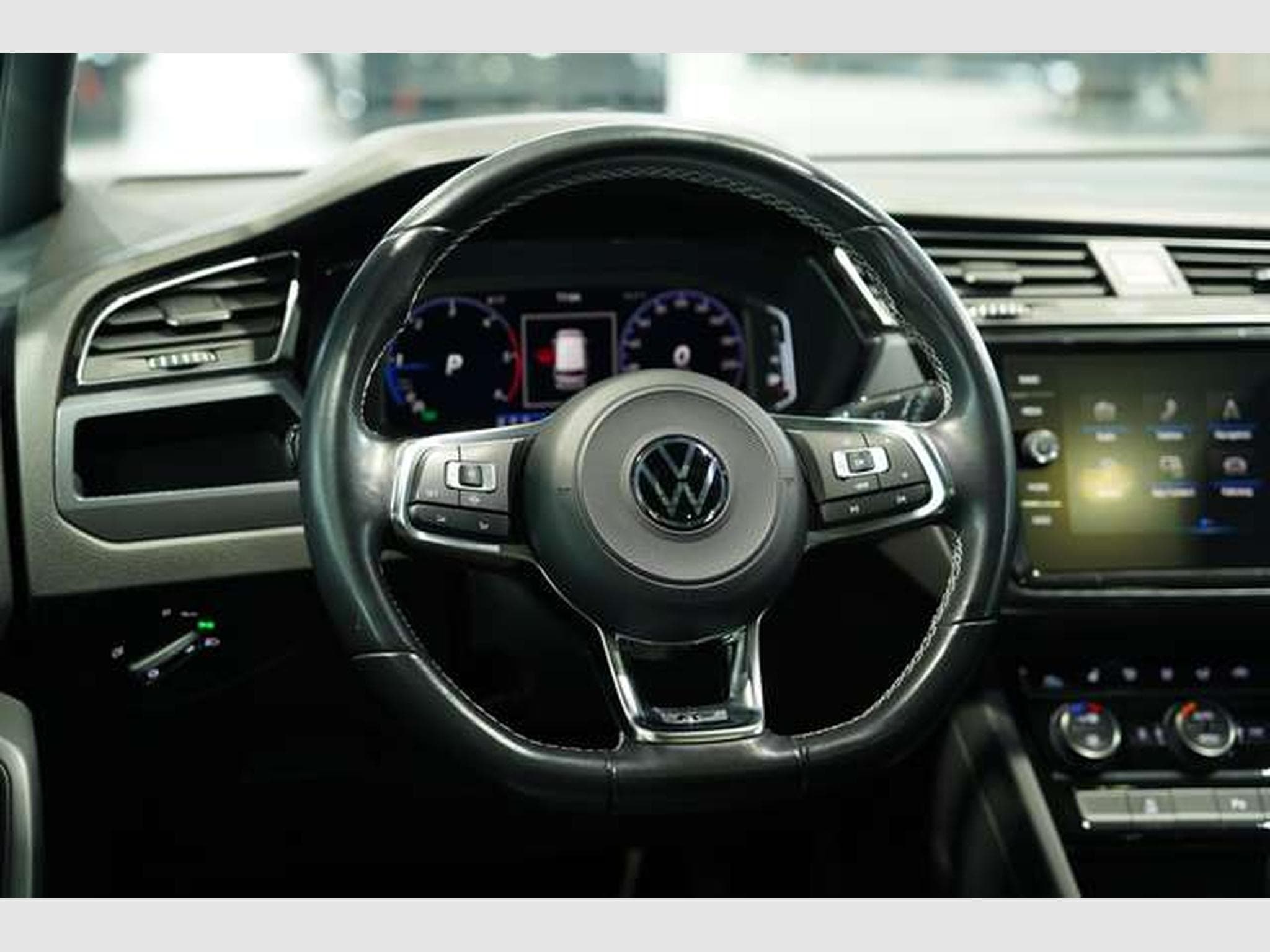 VW Touran R Line *ACC *Pano *Standhzg *AHK *Kamera (2021) - Photo 40