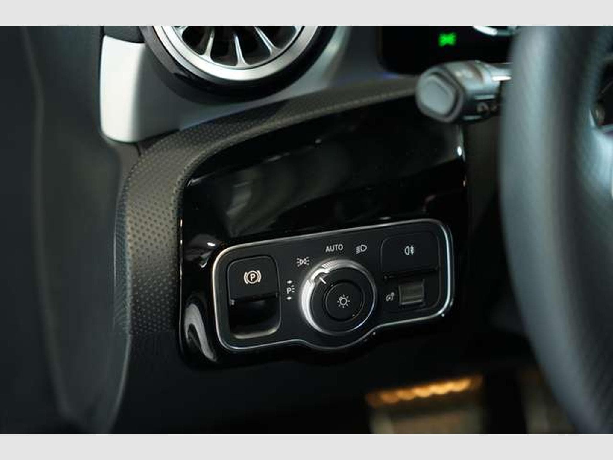Mercedes CLA 200 d AMG Line 1H *Pano *Memo (2025) - Photo 30