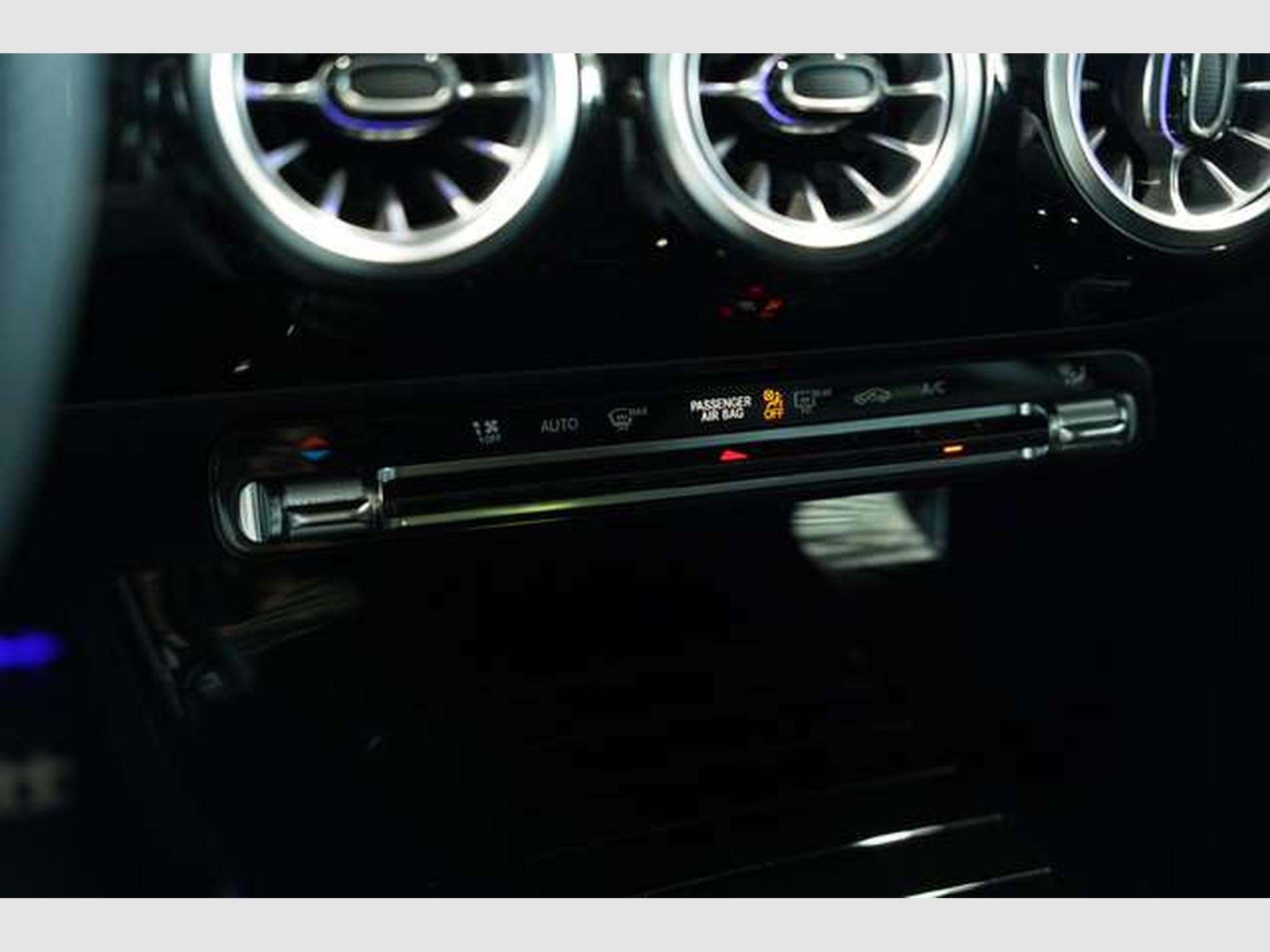 Mercedes CLA 200 d AMG Line 1H *Pano *Memo (2025) - Photo 33