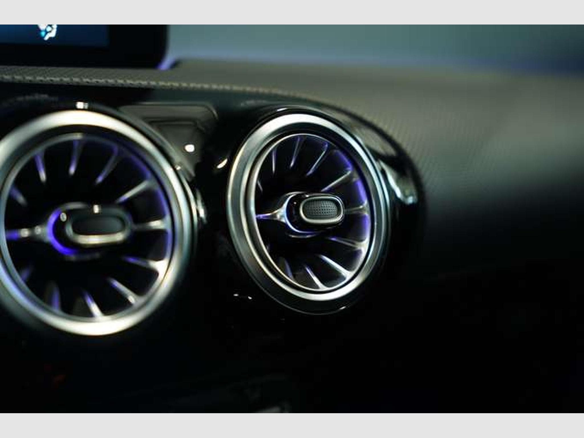 Mercedes CLA 200 d AMG Line 1H *Pano *Memo (2025) - Photo 34
