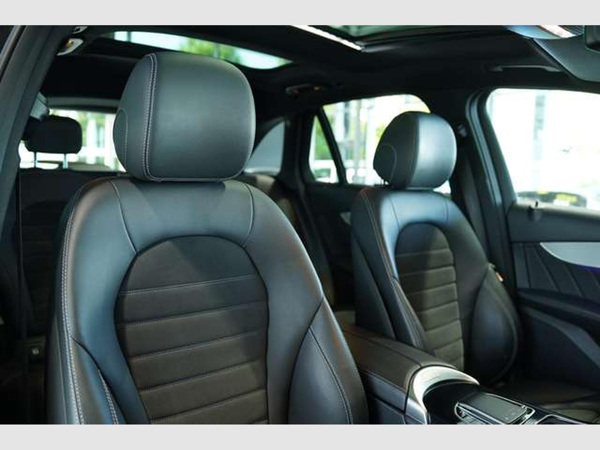 Mercedes GLC 300 4M AMG Line *2.H *Pano *MwSt *Night *AHK (2022) - Photo 20