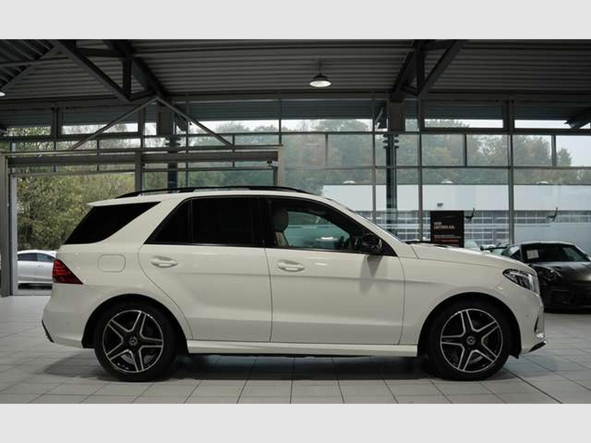 Mercedes GLE 350 d 4M 9G-Tr. AMG Line *Pano *Luft *HK * (2017) - Photo 6
