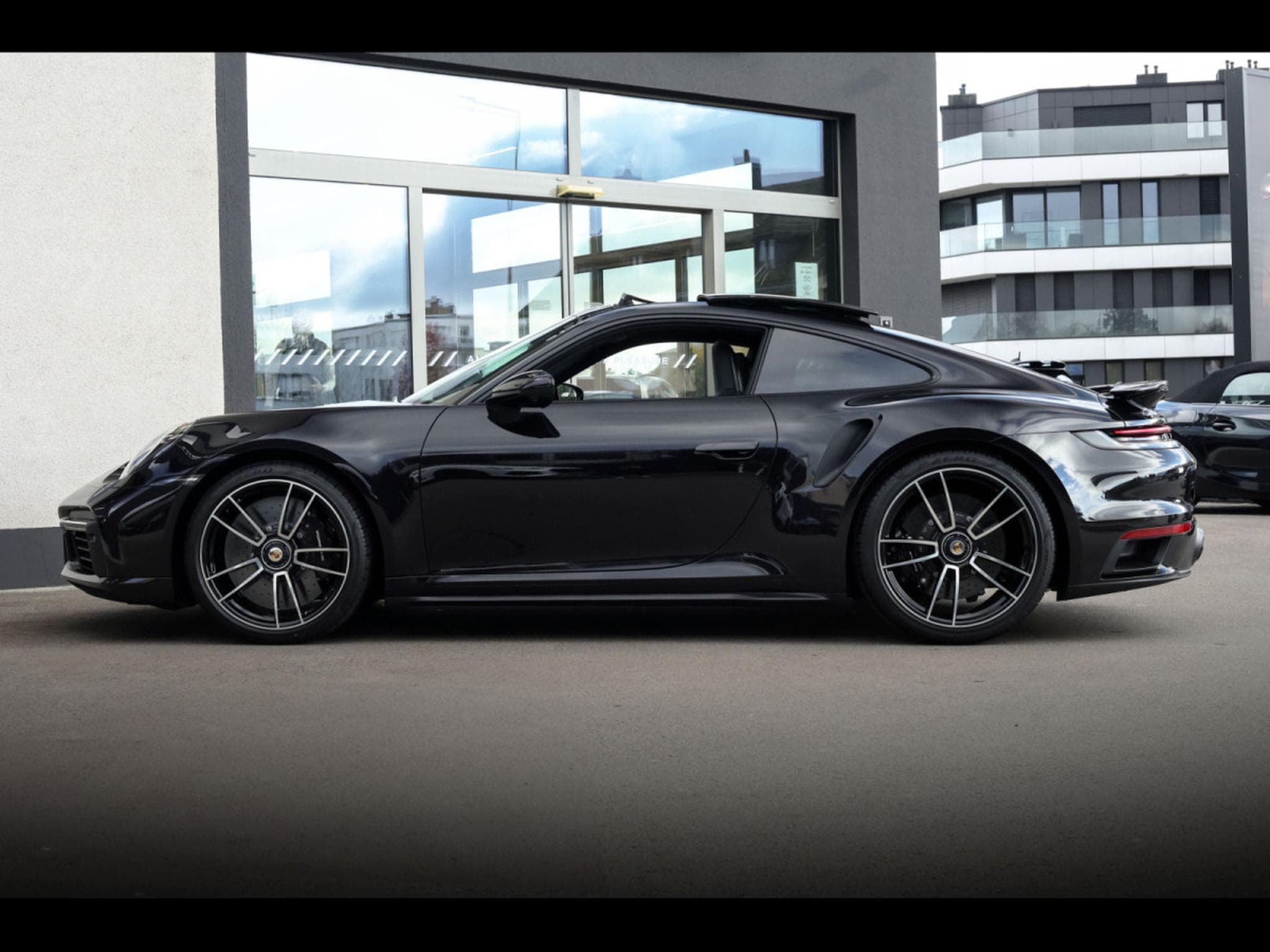 Porsche 911 .1 911 TURBO S COUPE PDK - EXCLUSIVE MANUFAKTUR (2024) - Photo 2