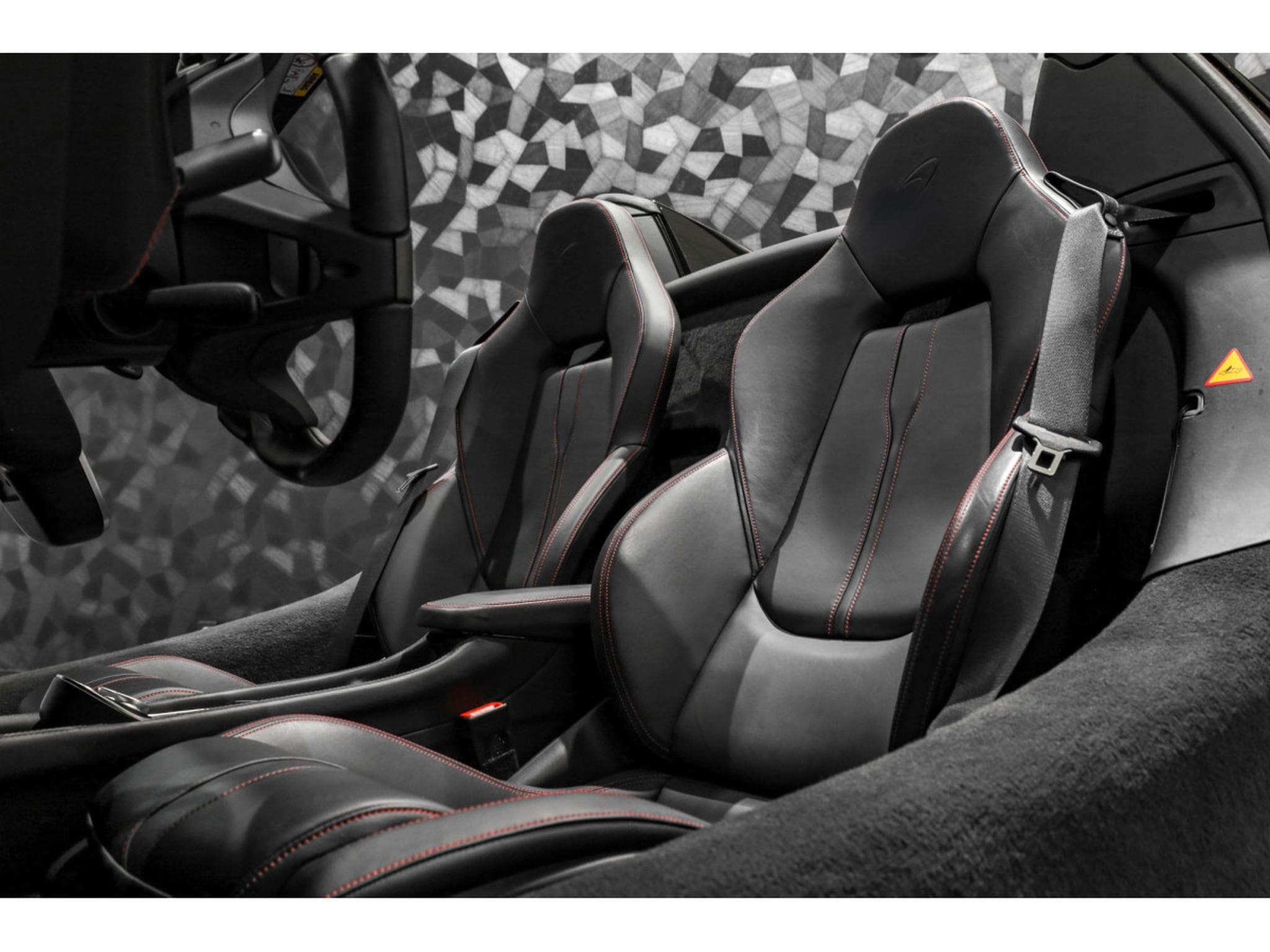 McLaren 570S Spider 3.8 V8 - FIRE BLACK (2018) - Photo 10