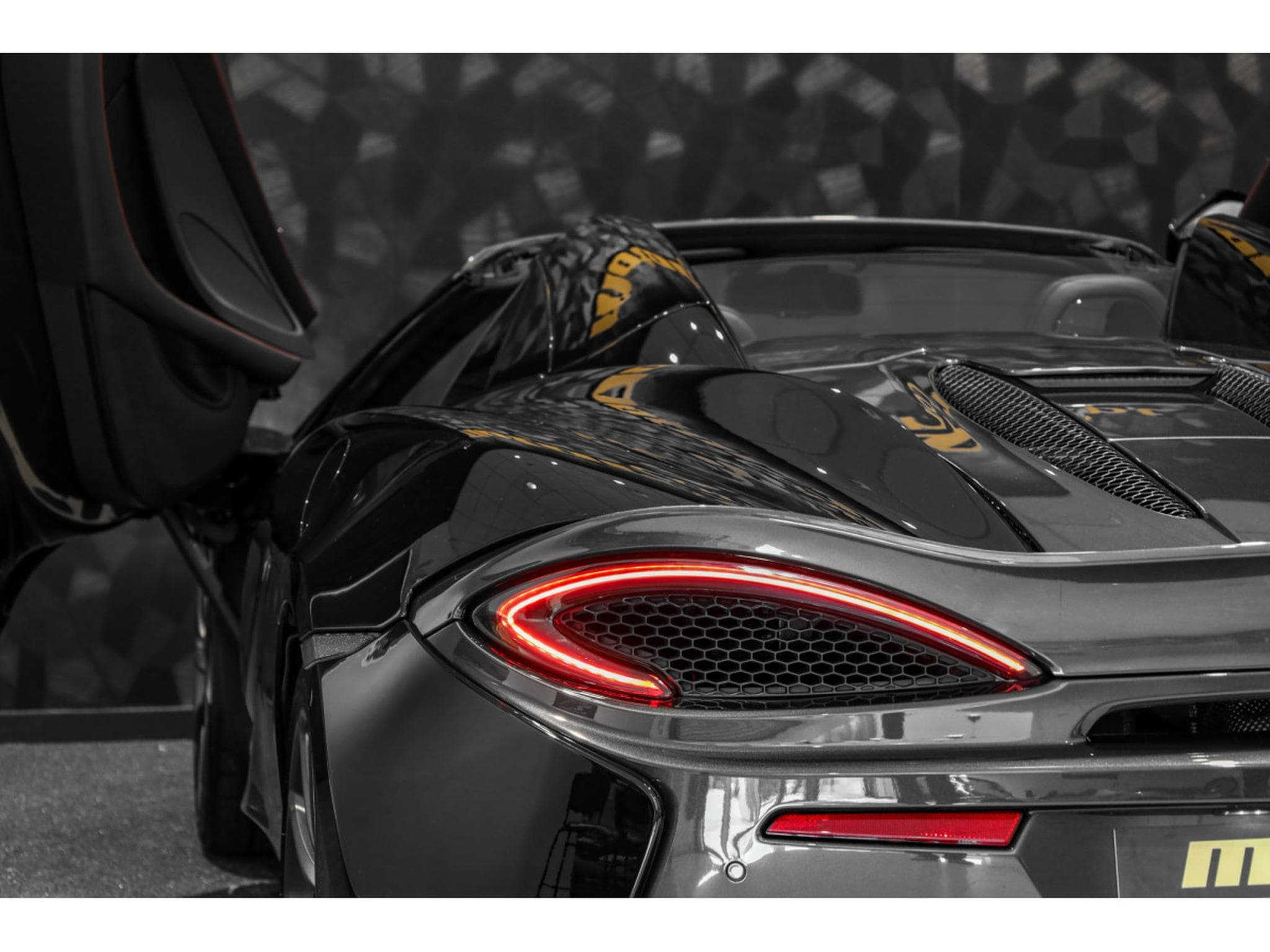 McLaren 570S Spider 3.8 V8 - FIRE BLACK (2018) - Photo 29