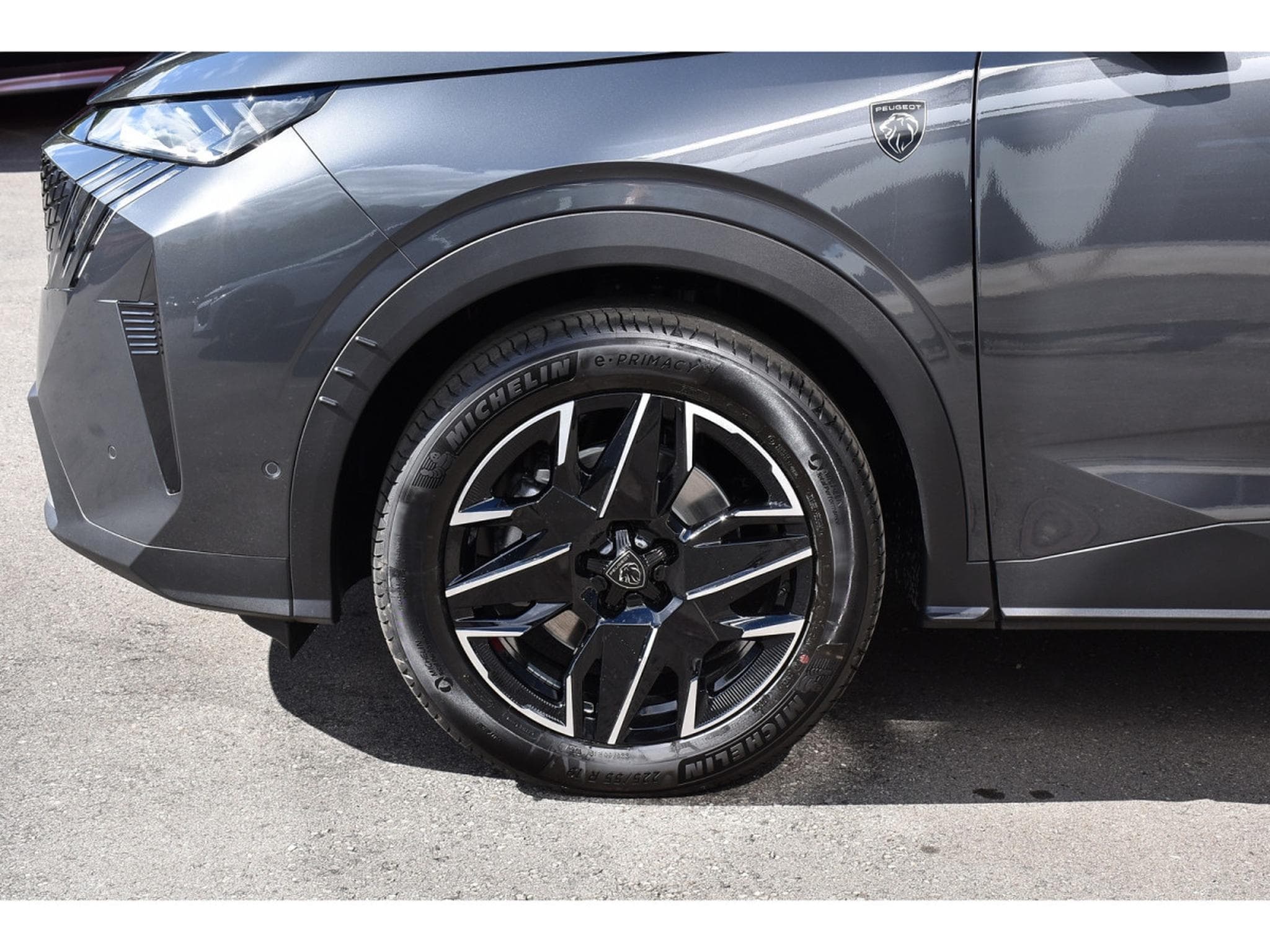 Peugeot 5008 Hybrid 145 GT Exclusive e-DCS6 PANO ACC CAM360 NEUF (2026) - Foto 5