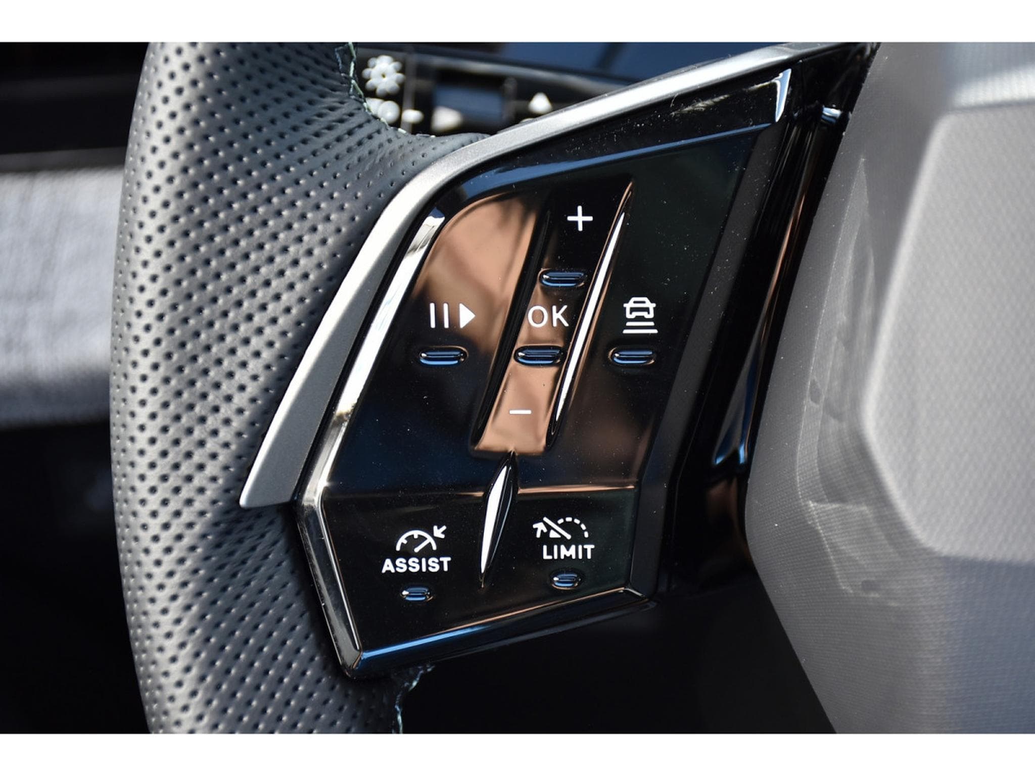 Peugeot 5008 Hybrid 145 GT Exclusive e-DCS6 PANO ACC CAM360 NEUF (2026) - Foto 19