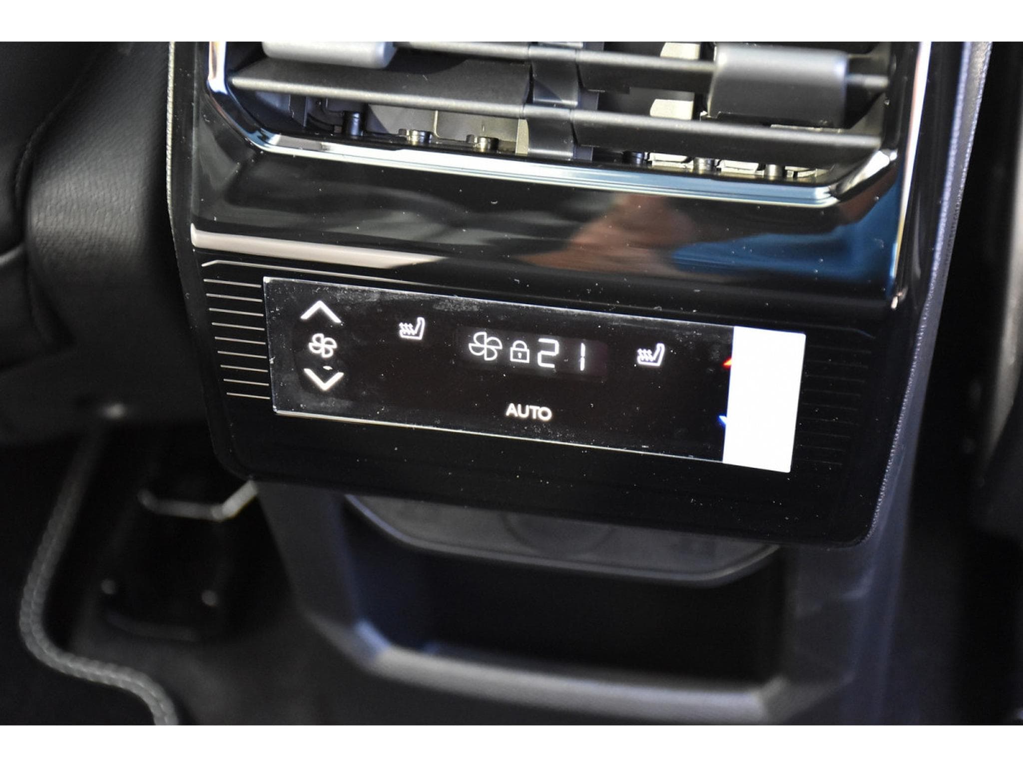 Peugeot 5008 Hybrid 145 GT Exclusive e-DCS6 PANO ACC CAM360 NEUF (2026) - Foto 23