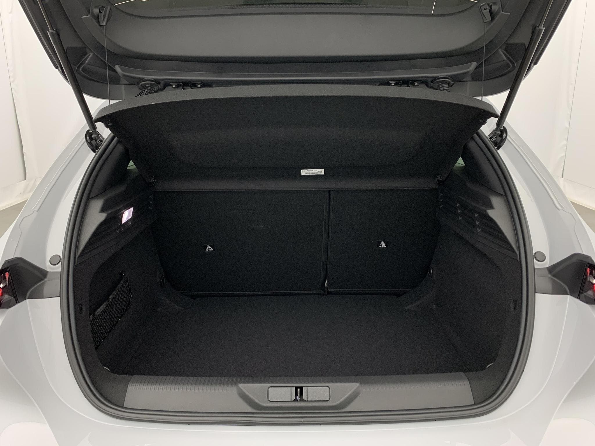 Peugeot 308 Hybrid 145 e-DCS6 Allure (2025) - Foto 11