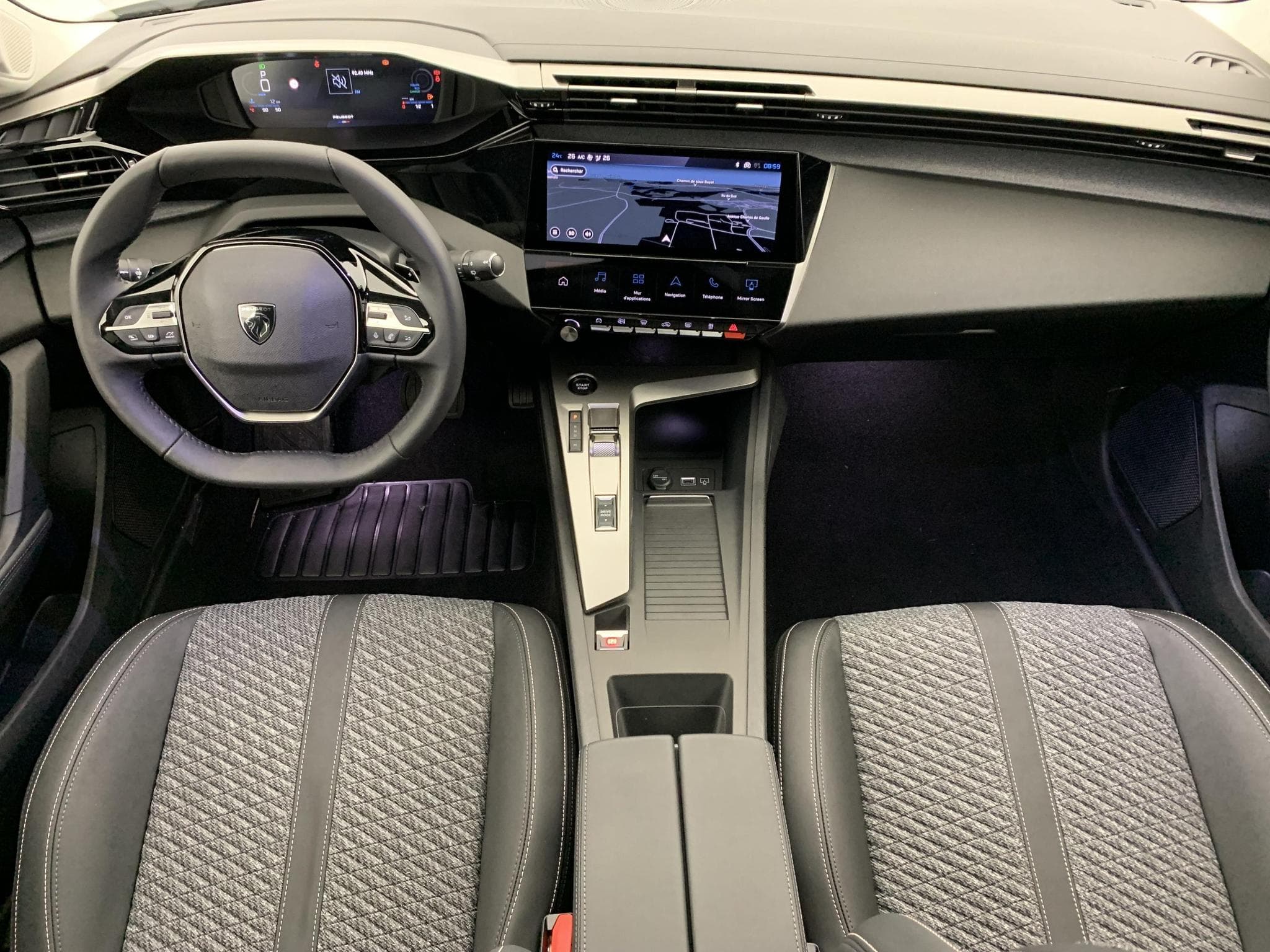 Peugeot 308 Hybrid 145 e-DCS6 Allure (2025) - Foto 12