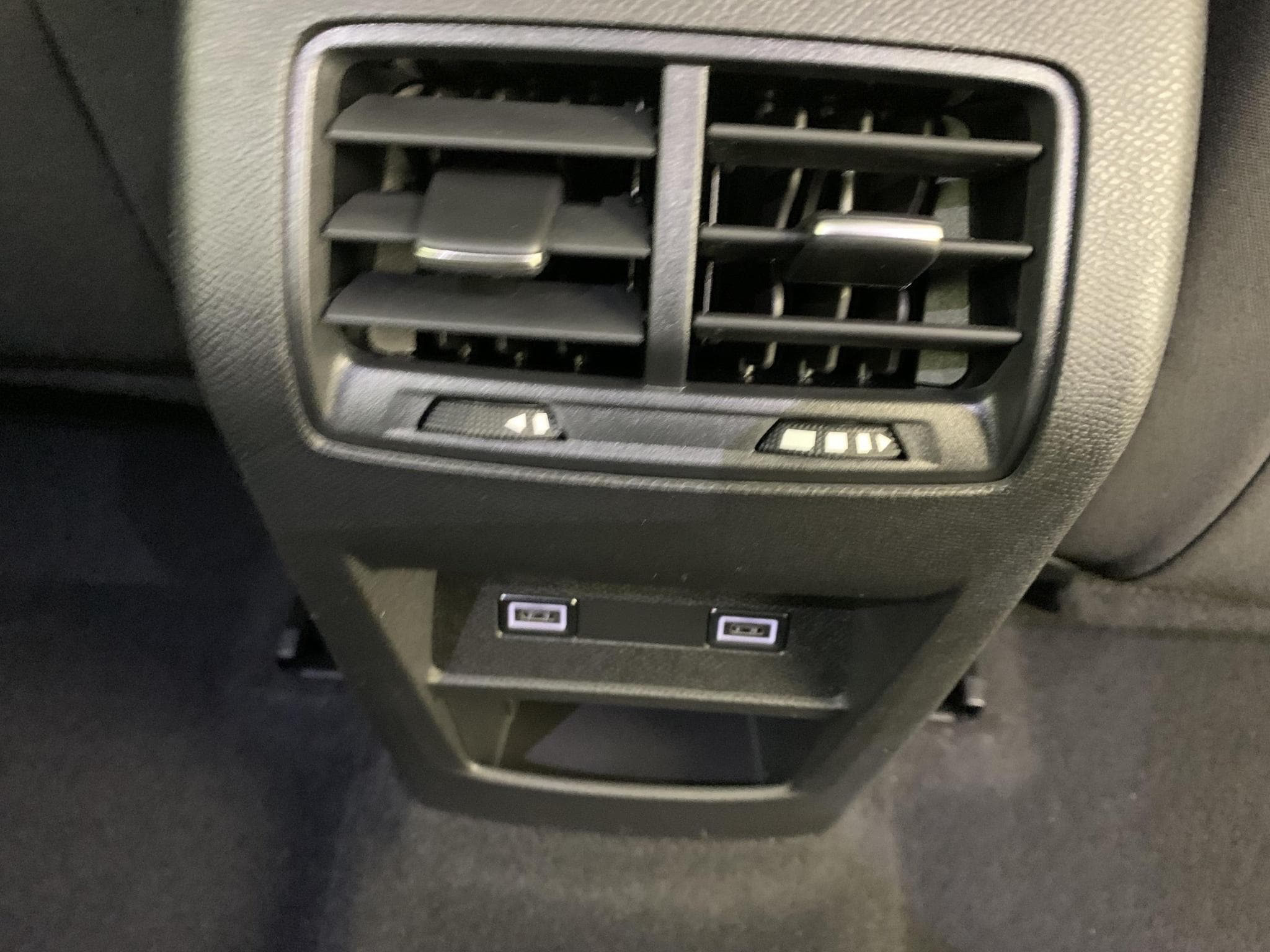 Peugeot 308 Hybrid 145 e-DCS6 Allure (2025) - Foto 16