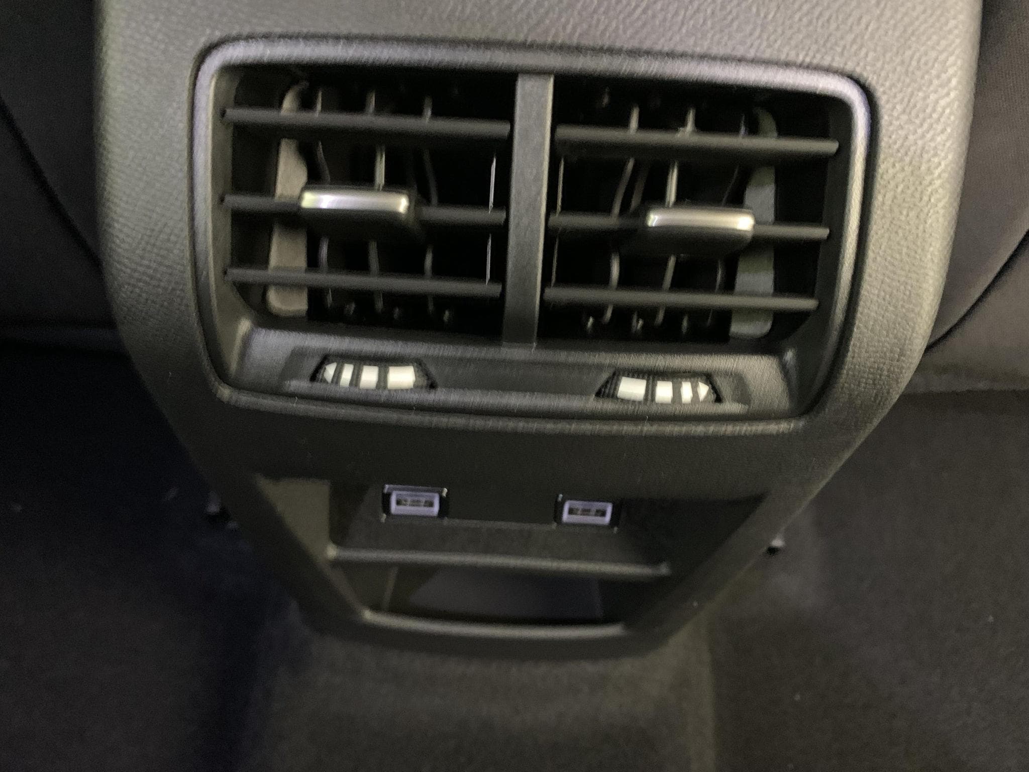 Peugeot 308 Hybrid 145 e-DCS6 Allure (2025) - Foto 16