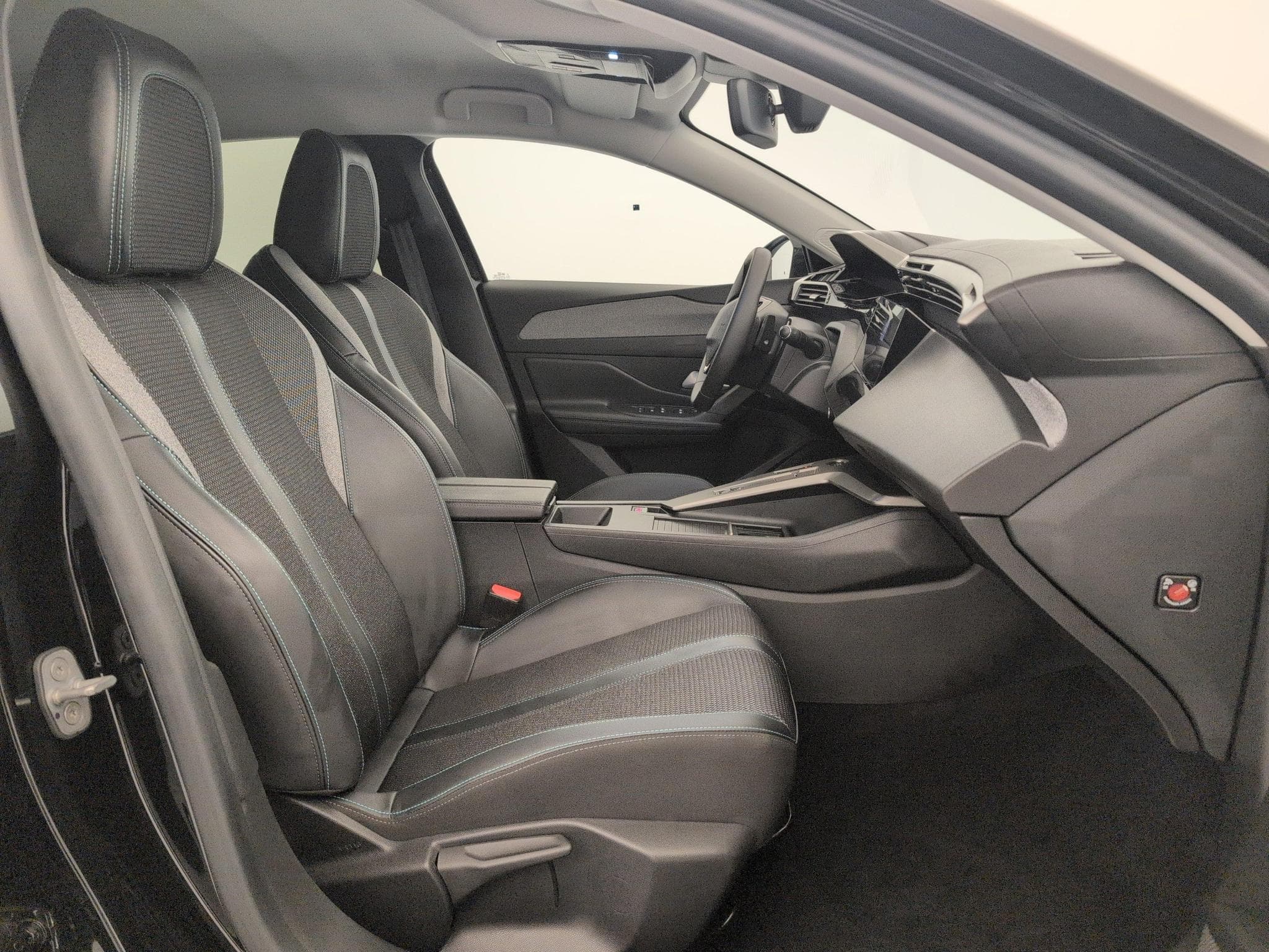 Peugeot 308 Hybrid 145 e-DCS6 Allure (2025) - Foto 9