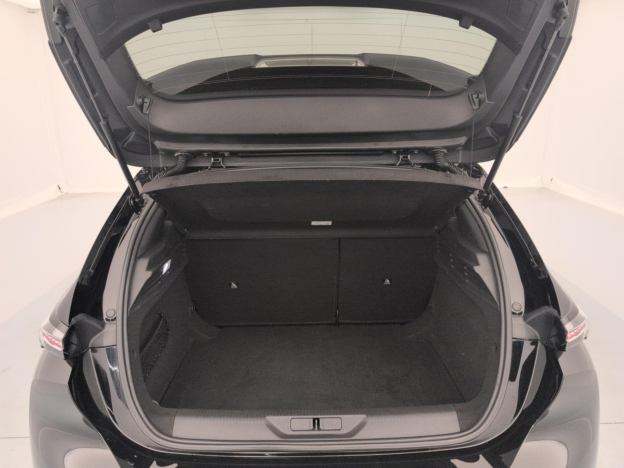 Peugeot 308 Hybrid 145 e-DCS6 Allure (2025) - Foto 11