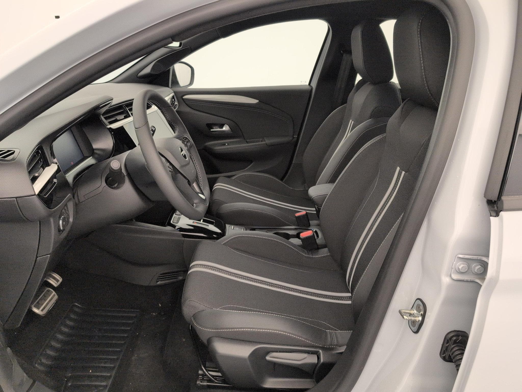 Opel Corsa 1.2 Turbo Hybrid 110 ch Autom GS (2026) - Photo 16