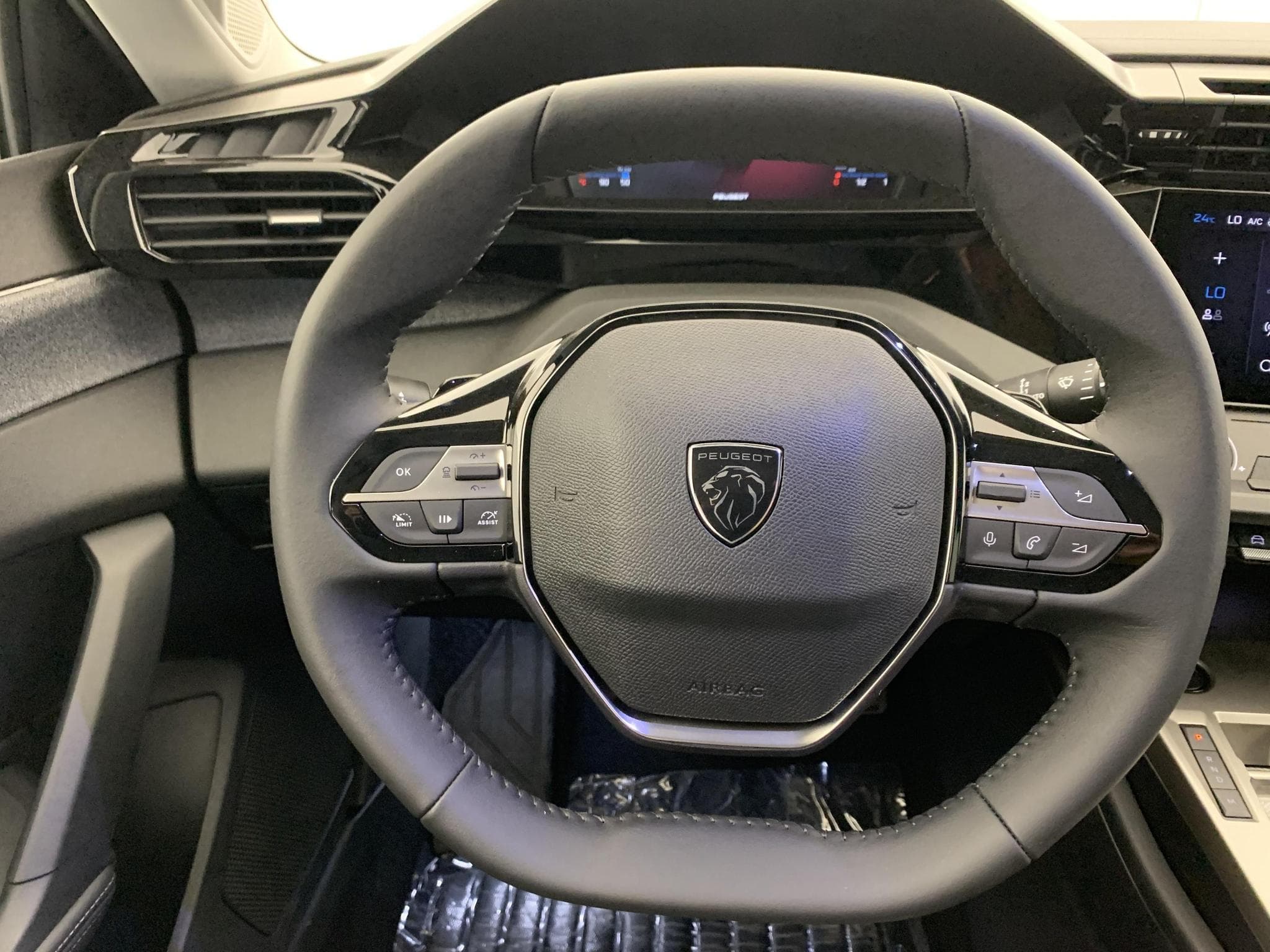 Peugeot 308 HYBRID 145 E-DCS6 ALLURE (2026) - Foto 15