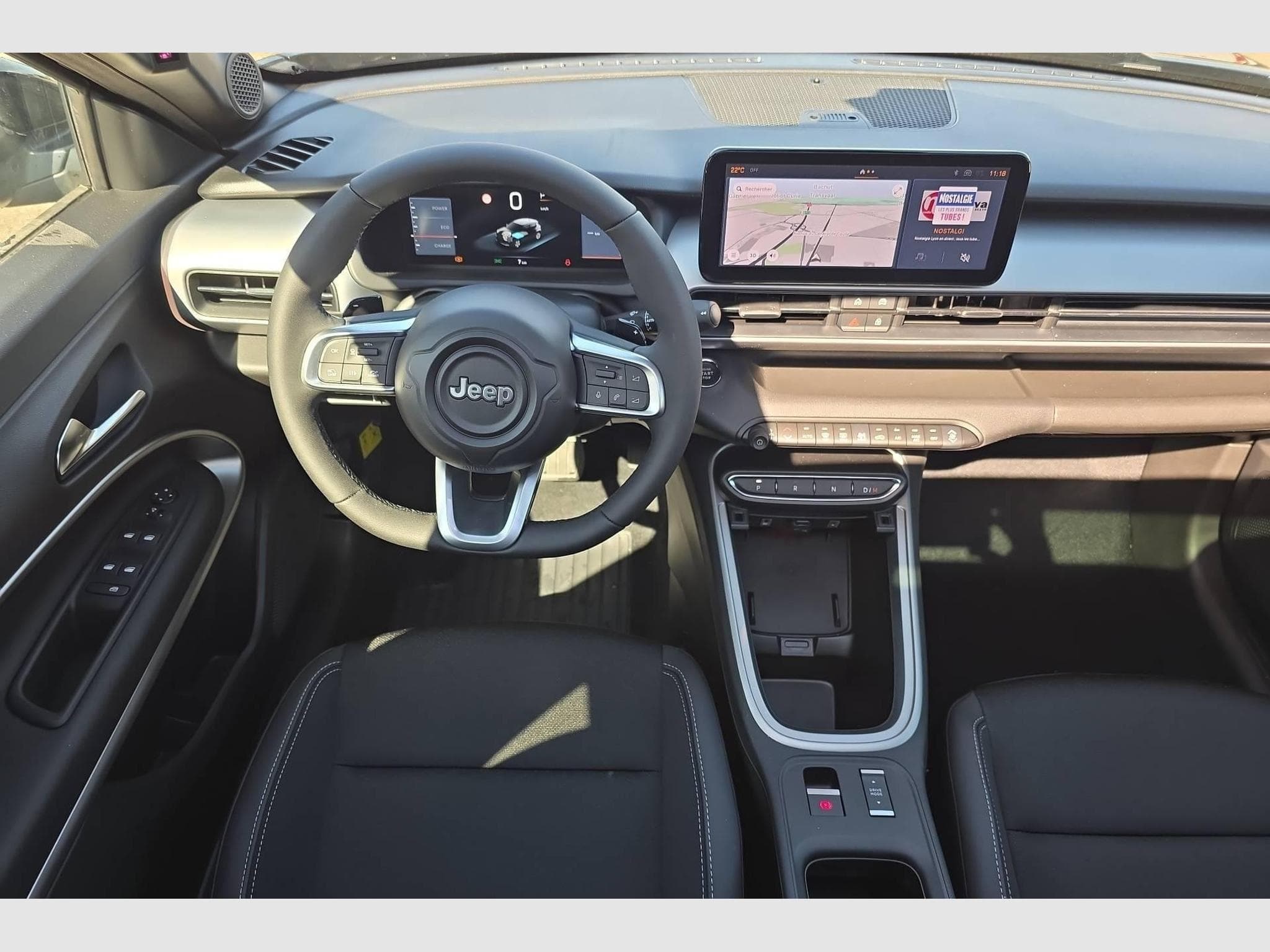 Jeep Avenger 1.2 Turbo T3 110 ch e-Hybrid BVR6 Summit (2025) - Foto 13