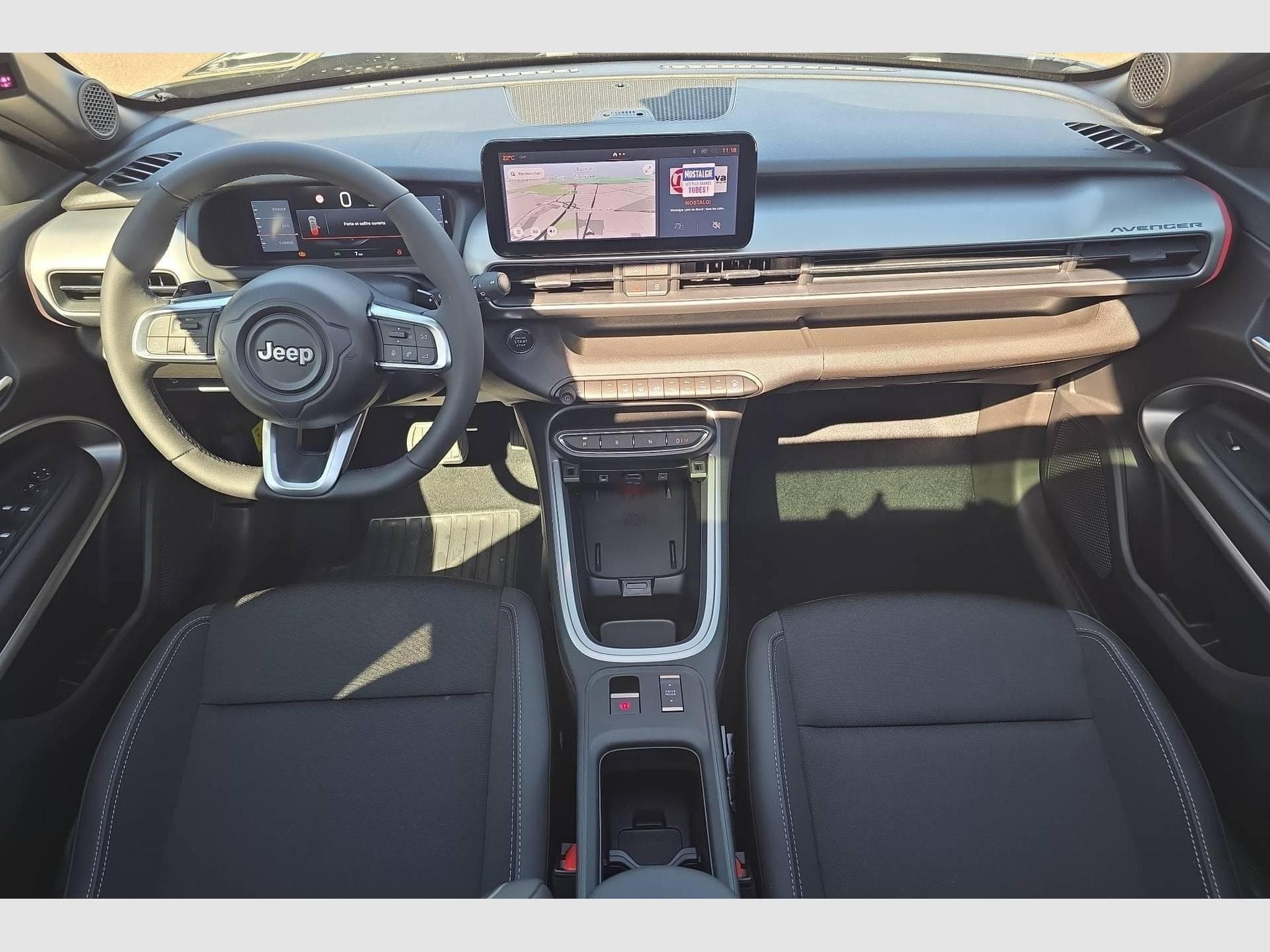 Jeep Avenger 1.2 Turbo T3 110 ch e-Hybrid BVR6 Summit (2025) - Foto 12