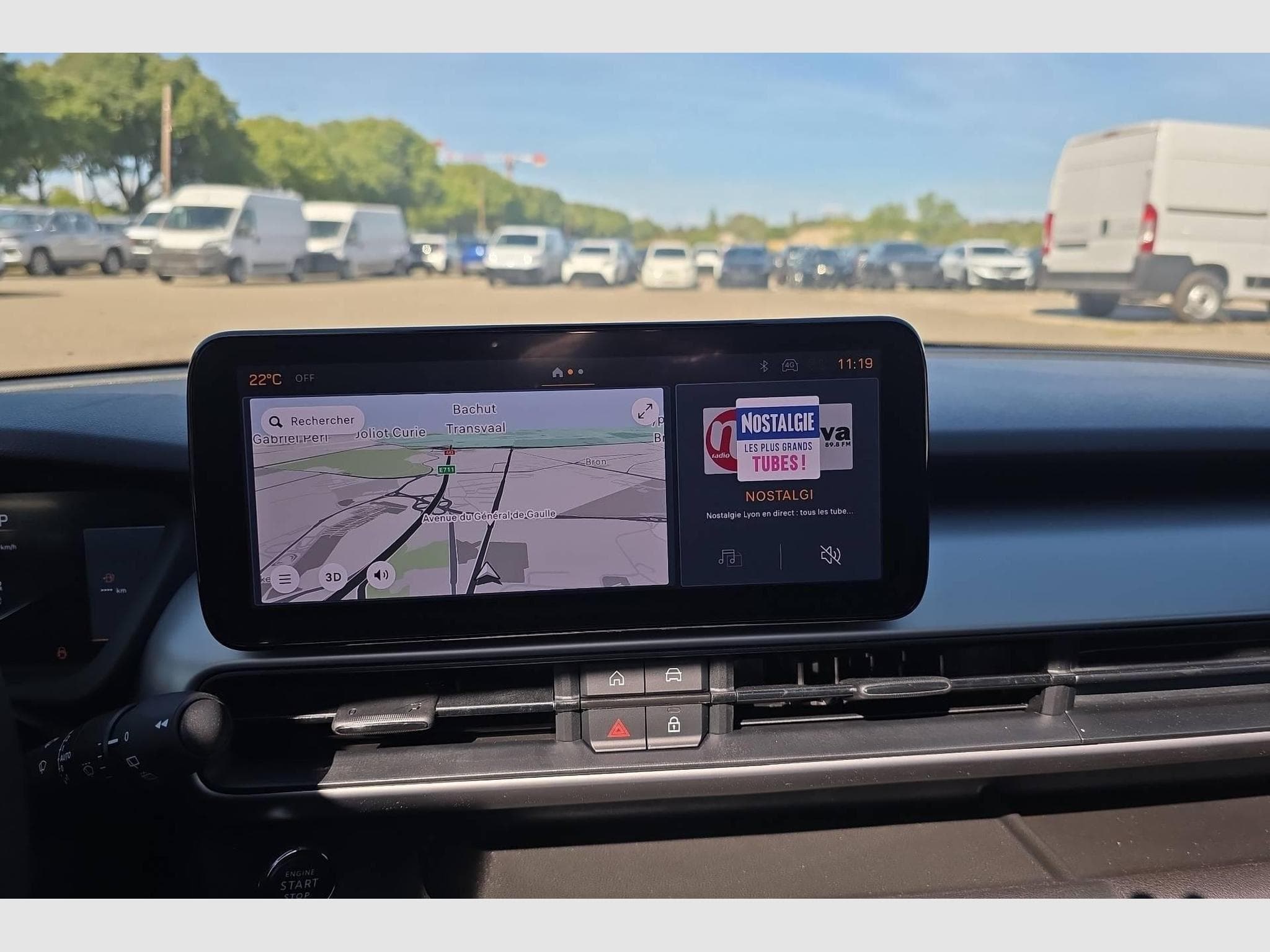 Jeep Avenger 1.2 Turbo T3 110 ch e-Hybrid BVR6 Summit (2025) - Foto 17