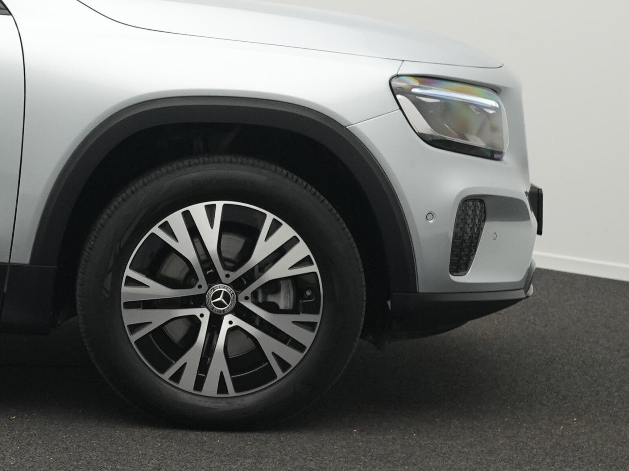 Mercedes GLB 180 d LED+Night+Kamera+EasyPack (2025) - Photo 8