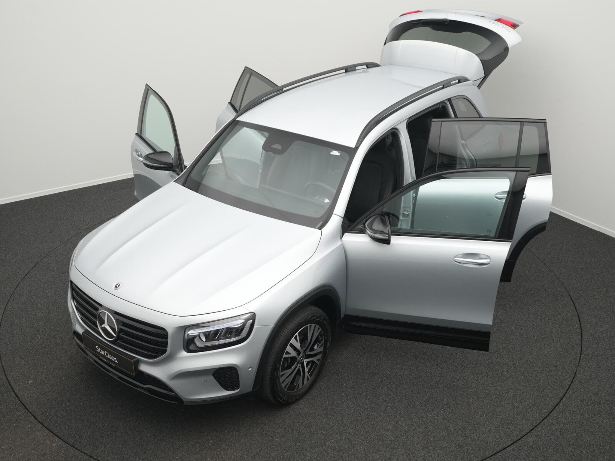 Mercedes GLB 180 d LED+Night+Kamera+EasyPack (2025) - Photo 14