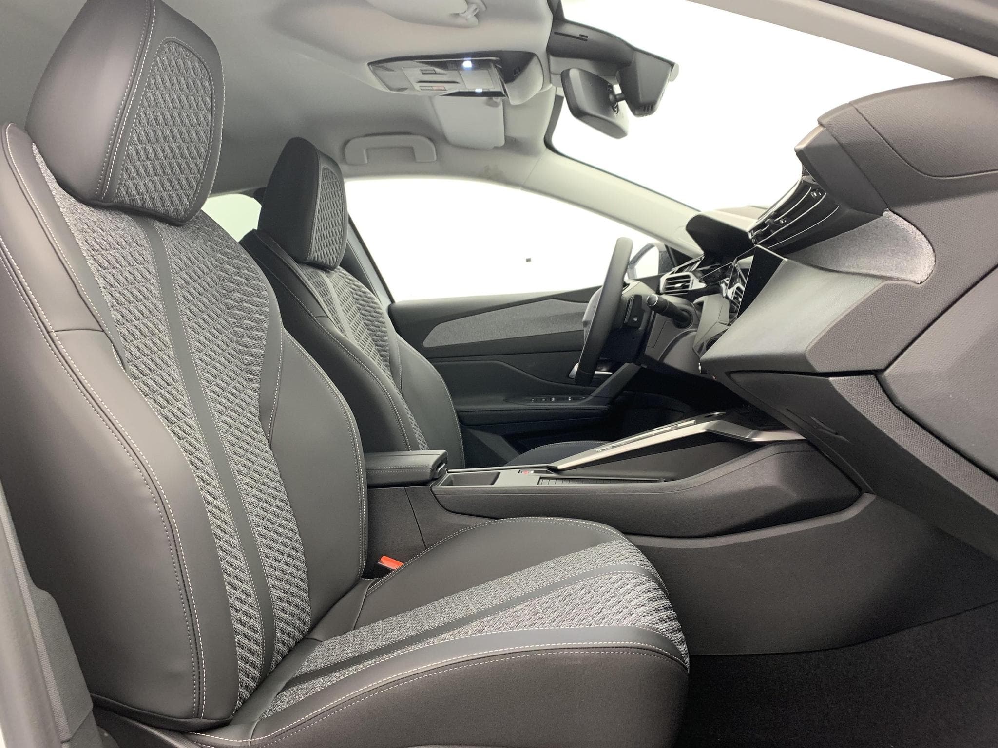 Peugeot 308 BLUEHDI 130CH S&S EAT8 ALLURE (2026) - Foto 9
