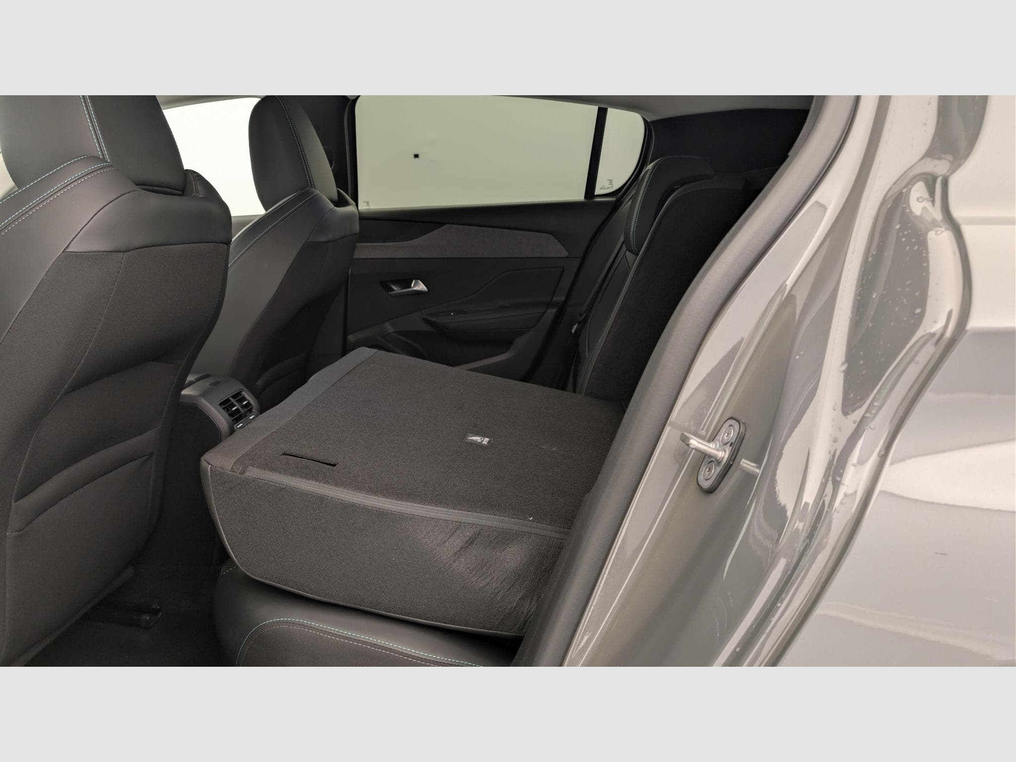 Peugeot 308 Hybrid 145 e-DCS6 Allure (2025) - Foto 12