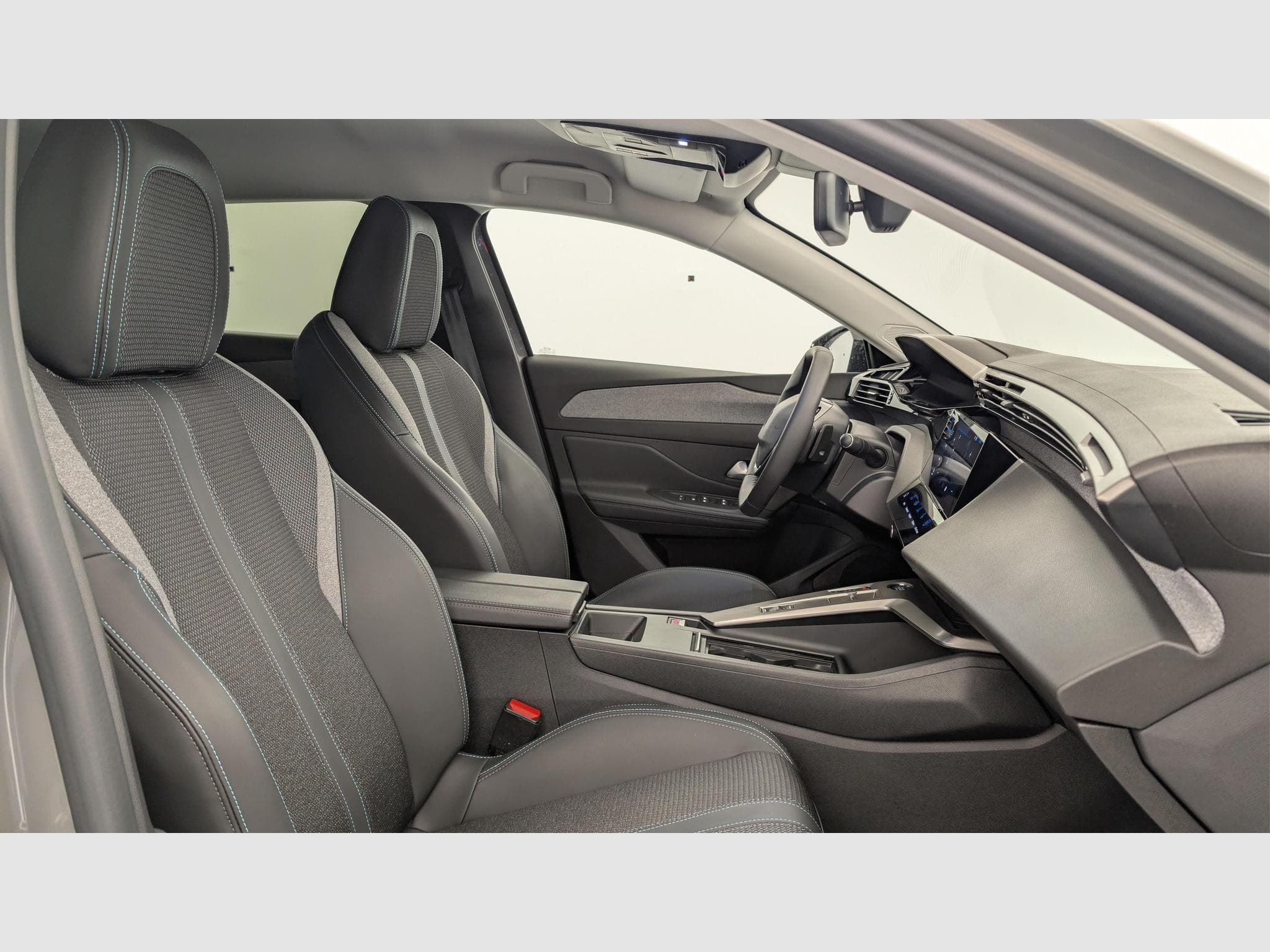 Peugeot 308 Hybrid 145 e-DCS6 Allure (2025) - Foto 9