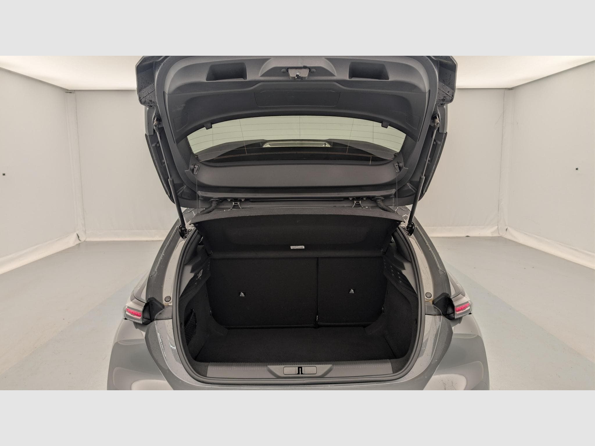 Peugeot 308 Hybrid 145 e-DCS6 Allure (2025) - Foto 11