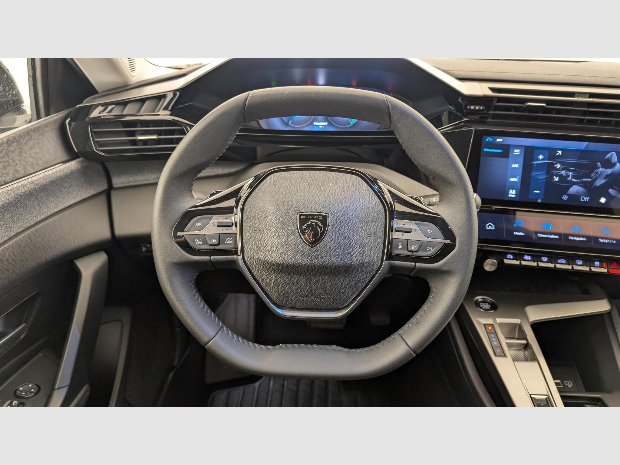 Peugeot 308 Hybrid 145 e-DCS6 Allure (2025) - Foto 14