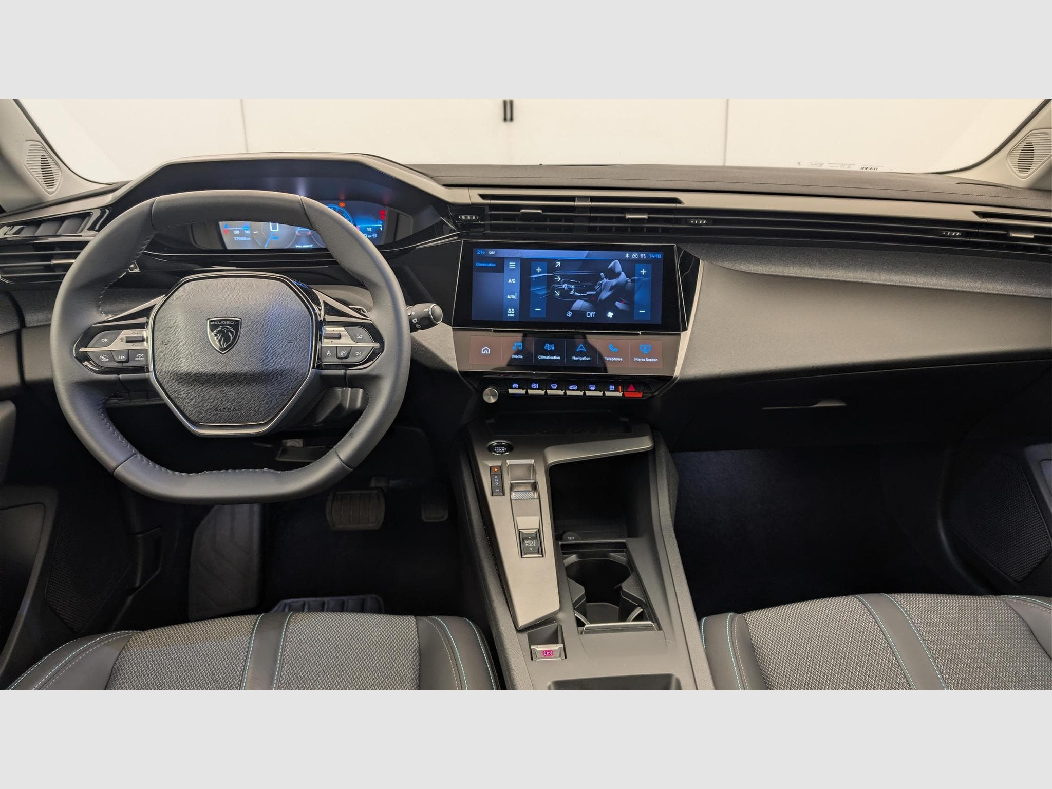 Peugeot 308 Hybrid 145 e-DCS6 Allure (2025) - Foto 13
