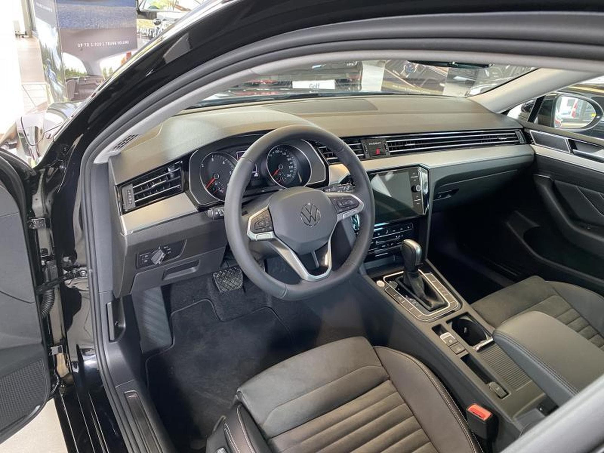 VW Passat Elegance, 2.0 TDI, 150 CV, DSG (2024) - Foto 4