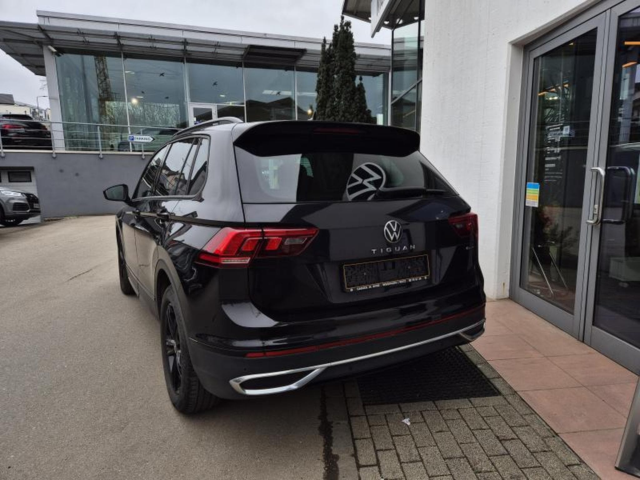 VW Tiguan 4x4, 150 CV, DSG, GPS, App Con, Att. Rem, Urban Sport (2022) - Photo 4