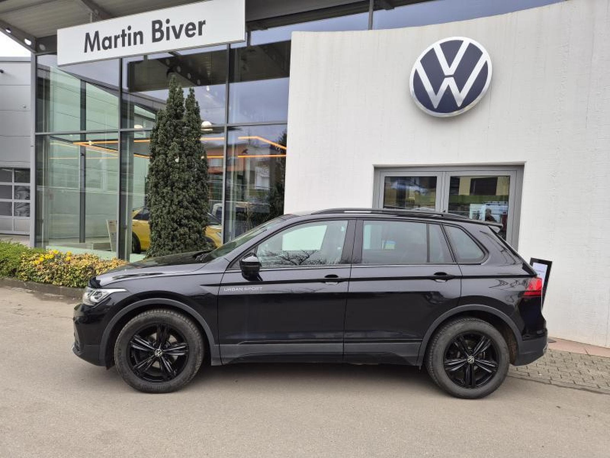VW Tiguan 4x4, 150 CV, DSG, GPS, App Con, Att. Rem, Urban Sport (2022) - Photo 3