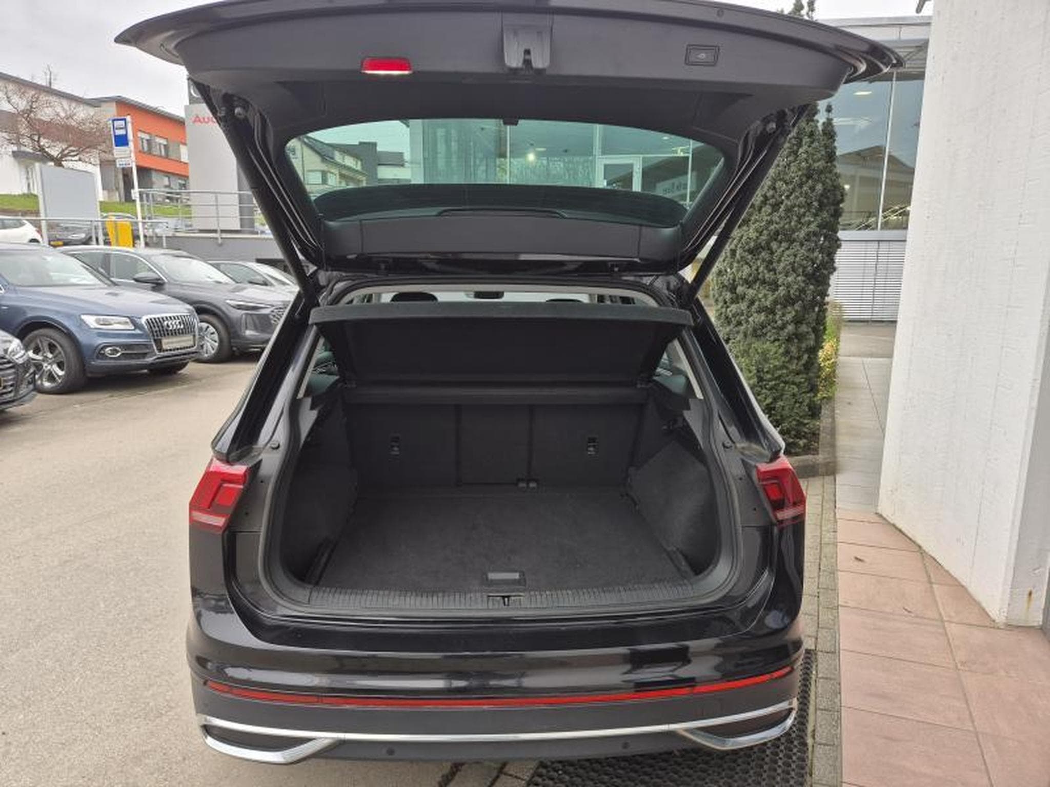 VW Tiguan 4x4, 150 CV, DSG, GPS, App Con, Att. Rem, Urban Sport (2022) - Photo 7