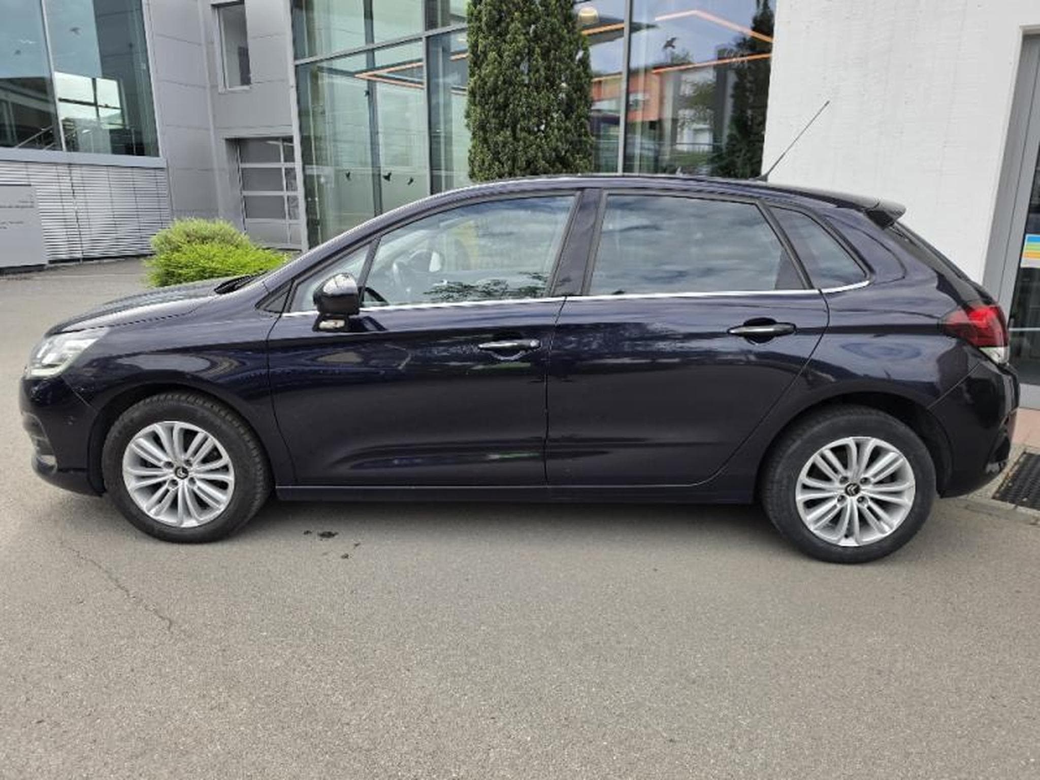 Citroën C4 Shine, 6 vit. man, 1.2 essence, 130 CV (2016) - Photo 3