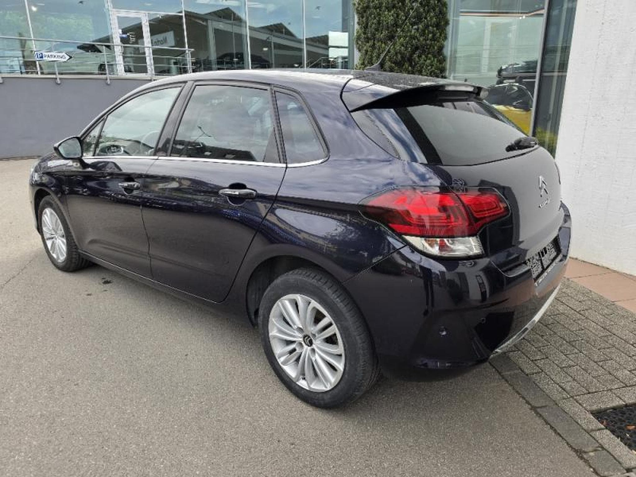 Citroën C4 Shine, 6 vit. man, 1.2 essence, 130 CV (2016) - Photo 5