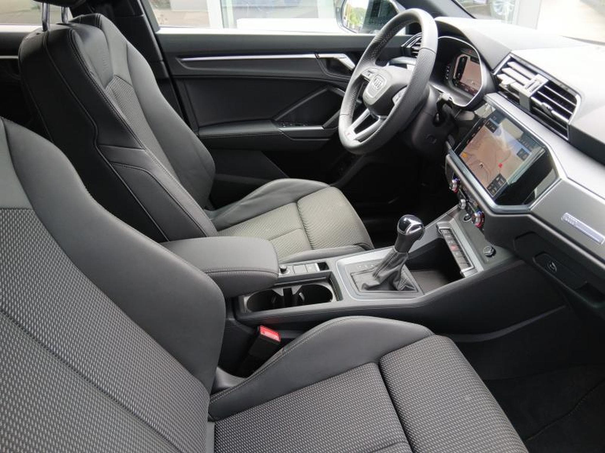 Audi Q3 Sportback S-line 35 TDI s-tronic (2025) - Photo 10
