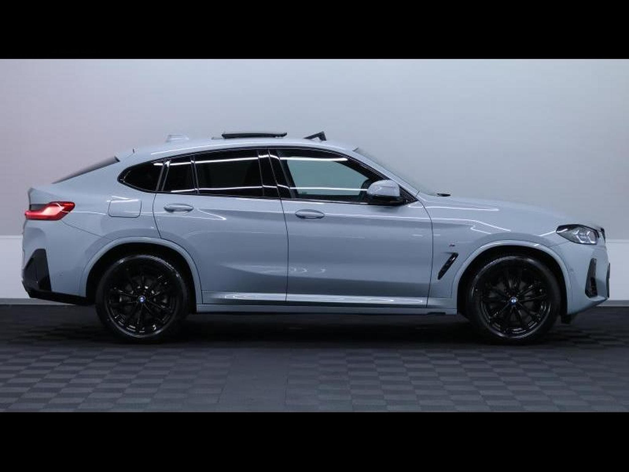 BMW X4 M SPORT Edition xDrive 20i 184 Steptronic (2022) - Foto 4