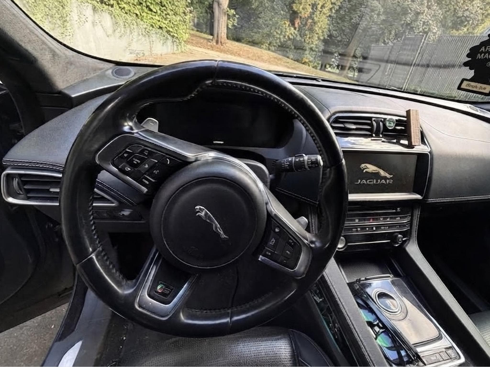 Jaguar F-Pace Supercharged v6 (2017) - Photo 2