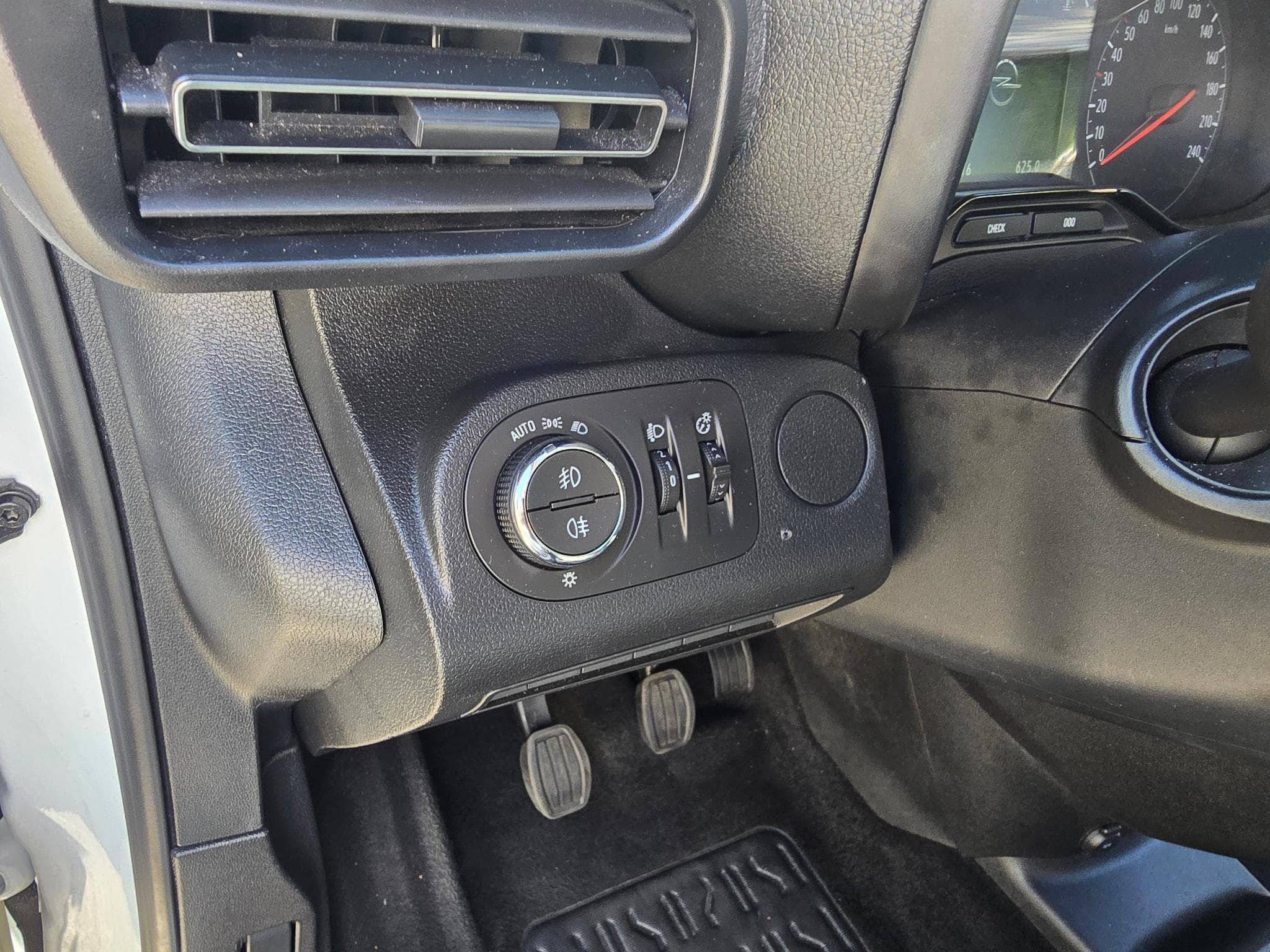 Opel Combo hdi 102 cv 51000 kms opts 11990 euro HT (2022) - Photo 9