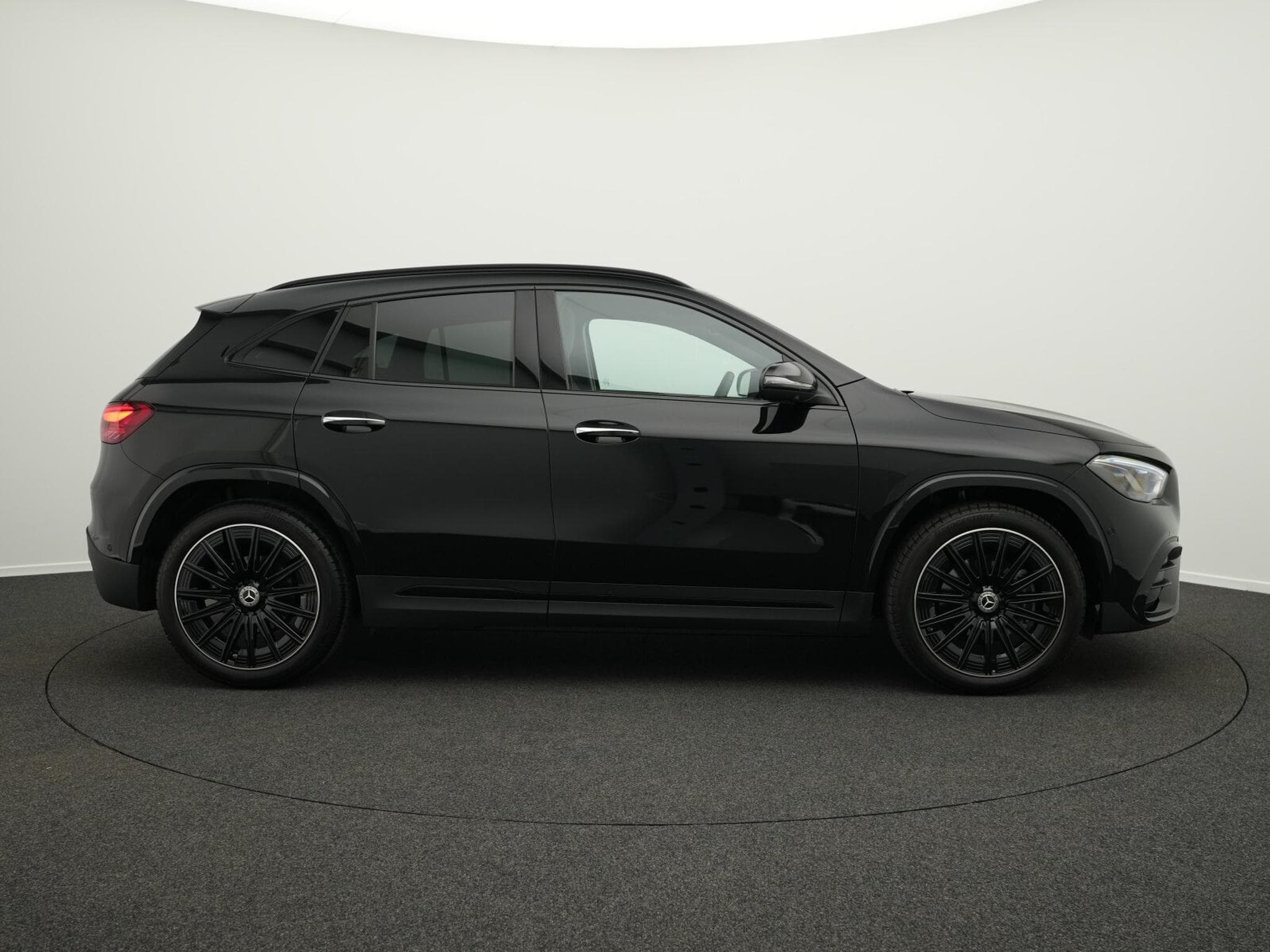Mercedes GLA 180 AMG-Line Premium Plus (2025) - Photo 5