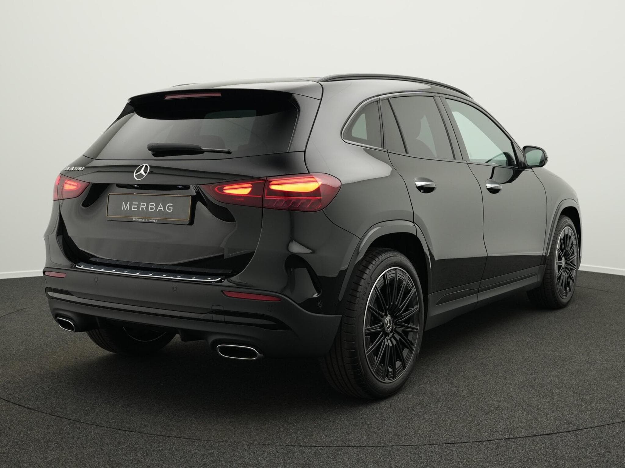 Mercedes GLA 180 AMG-Line Premium Plus (2025) - Photo 3