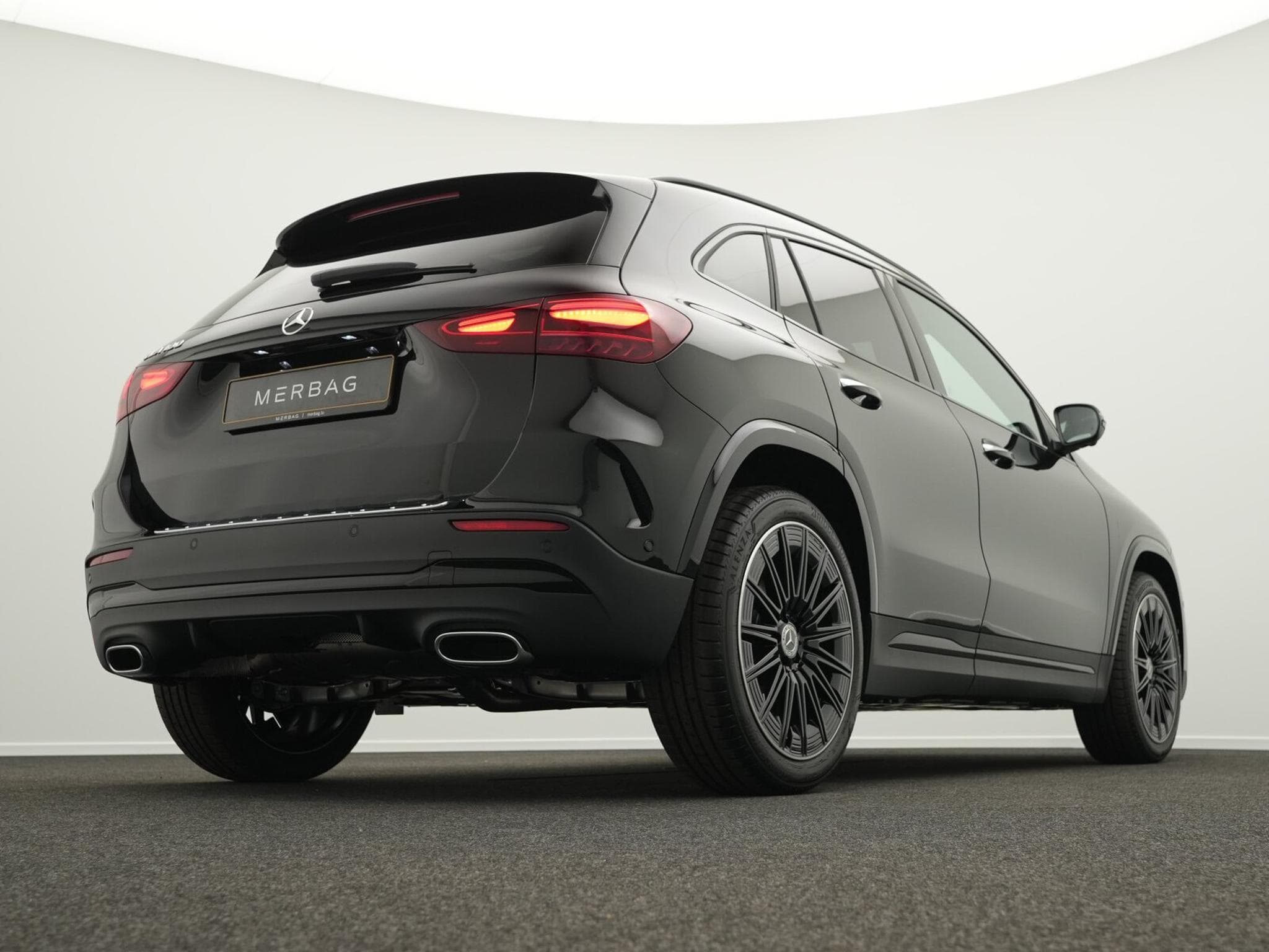 Mercedes GLA 180 AMG-Line Premium Plus (2025) - Photo 11