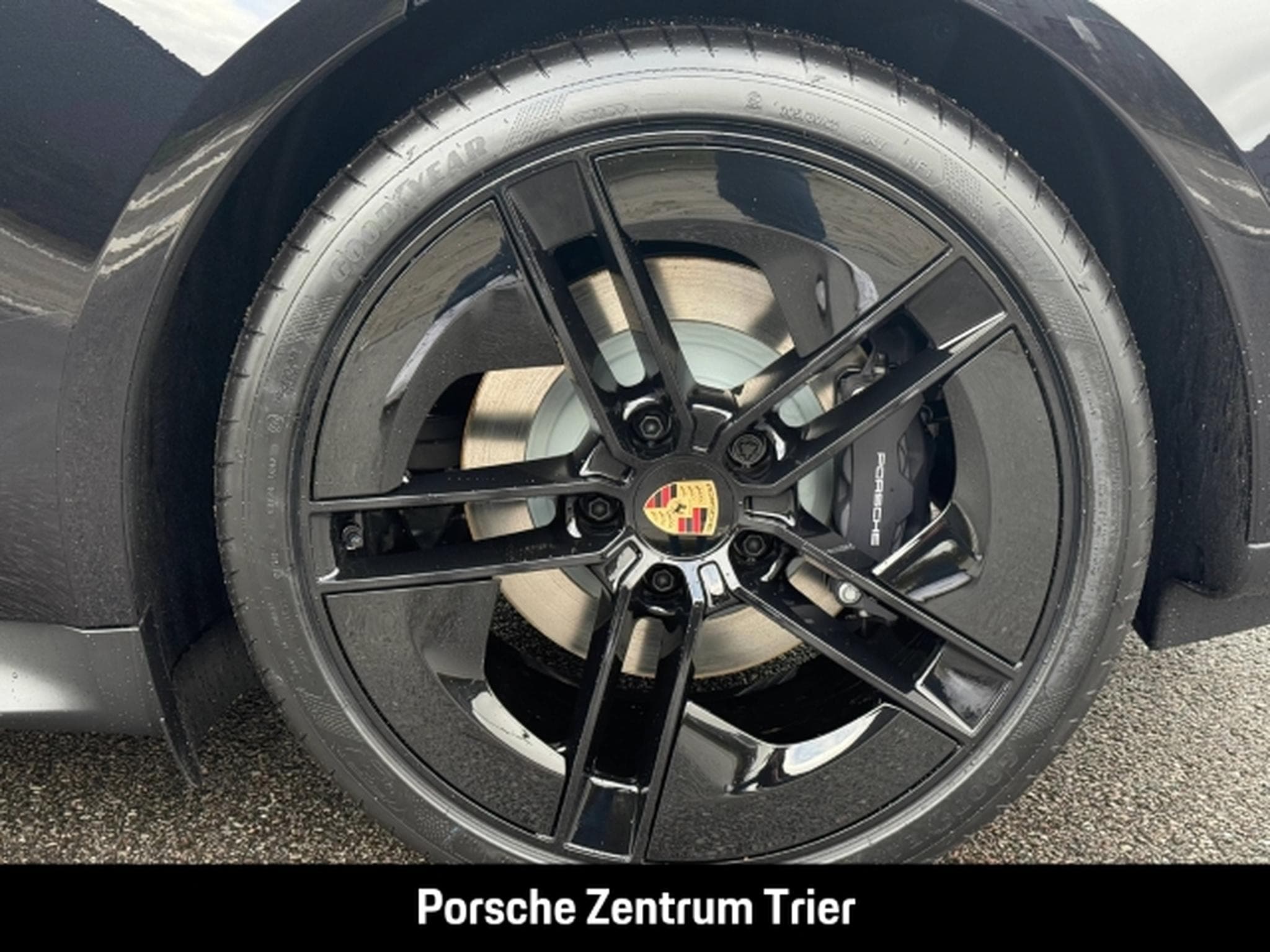 Porsche Taycan Turismo Black Edition HA-Lenkung (2026) - Photo 11