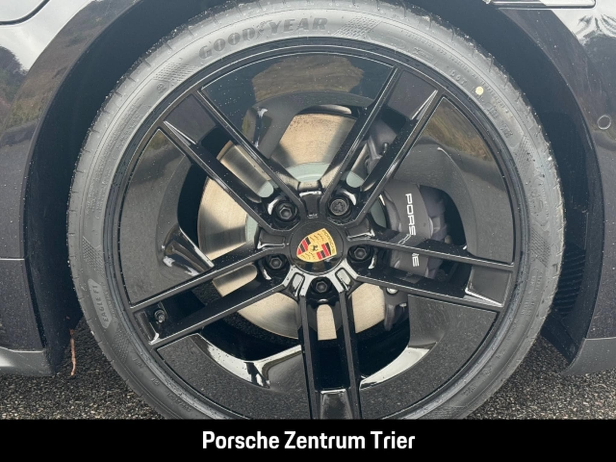 Porsche Taycan Turismo Black Edition HA-Lenkung (2026) - Photo 13