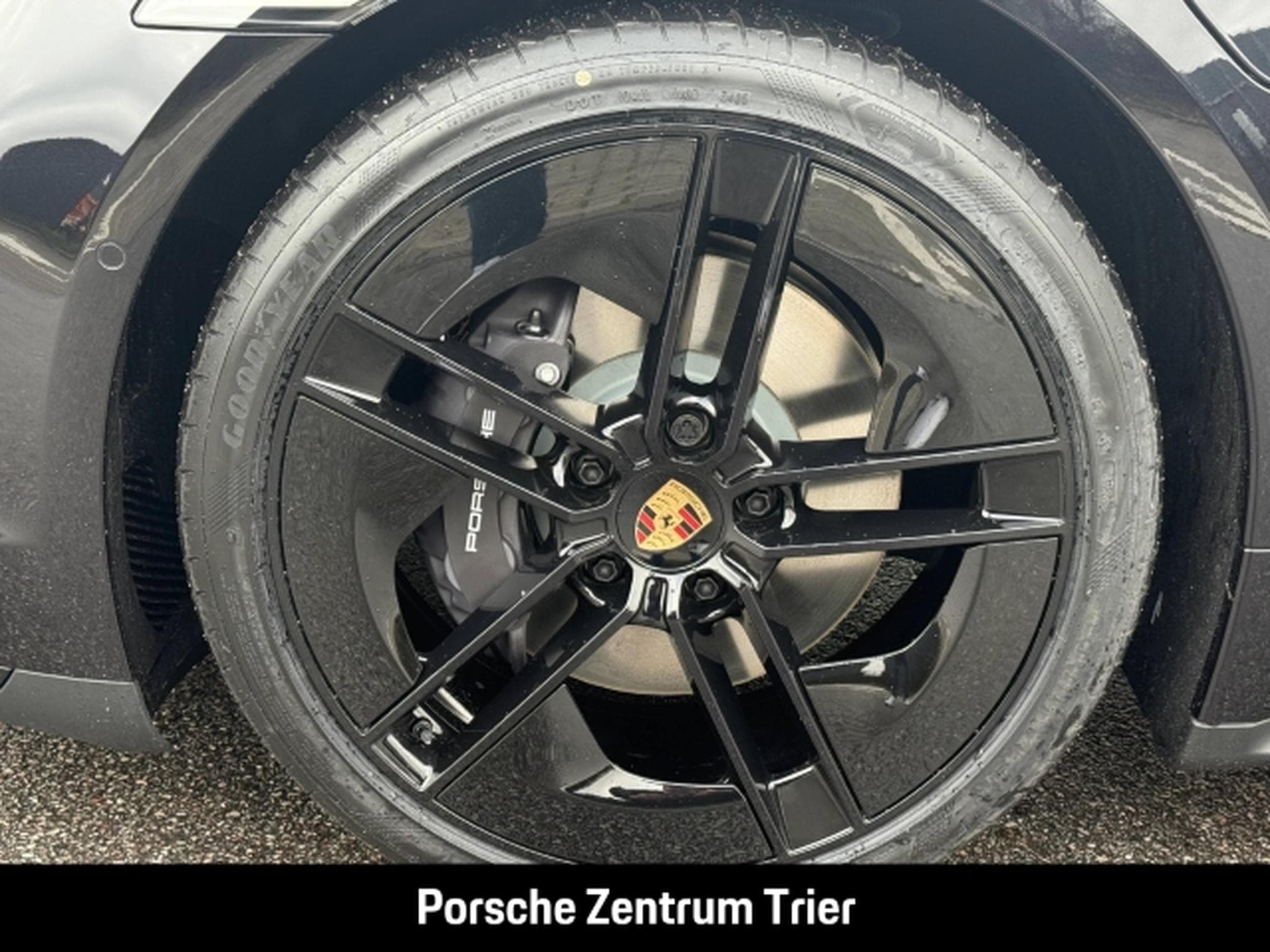 Porsche Taycan Turismo Black Edition HA-Lenkung (2026) - Photo 12